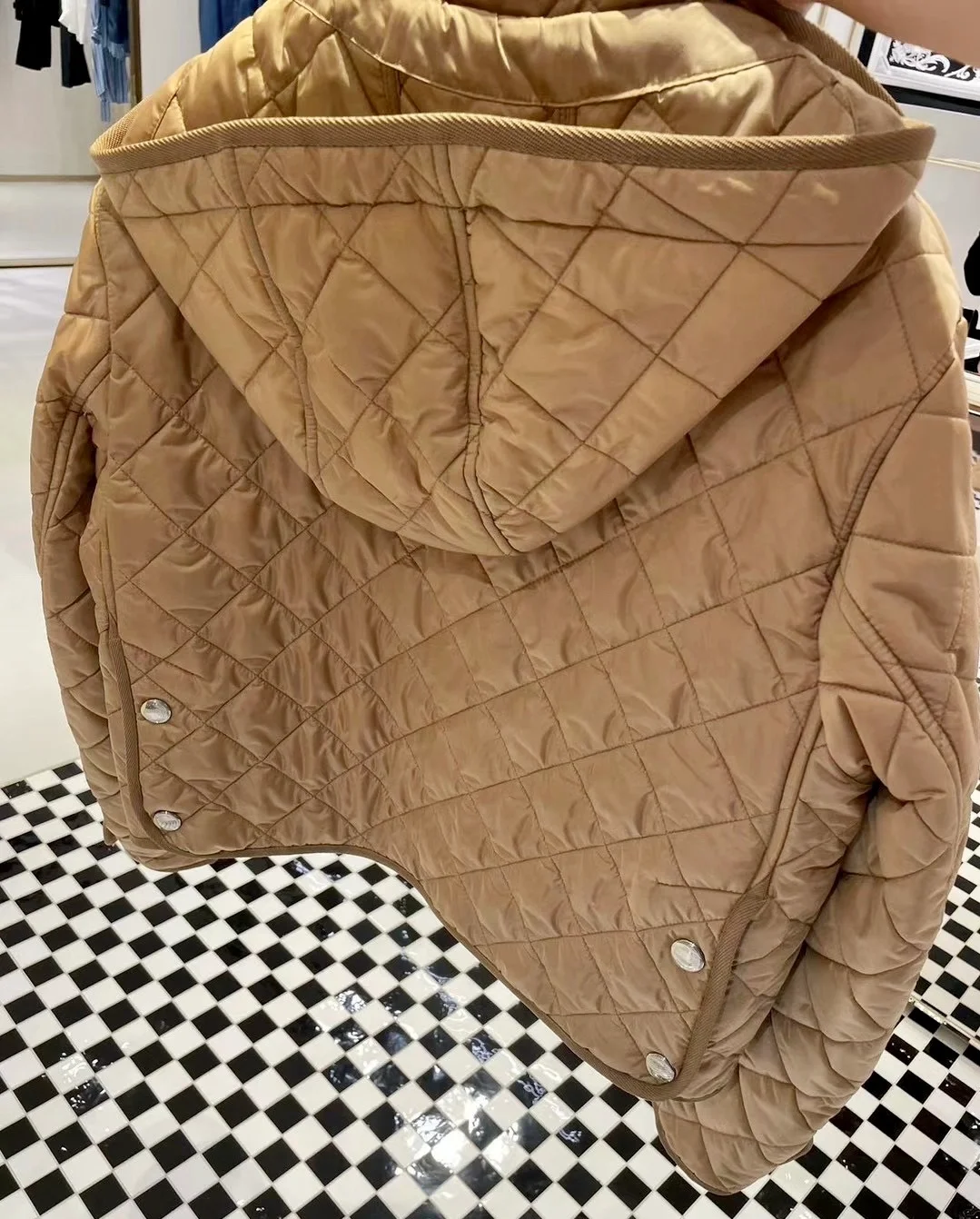 버버리 다이아몬드 퀄팅 나일론 크롭 자켓