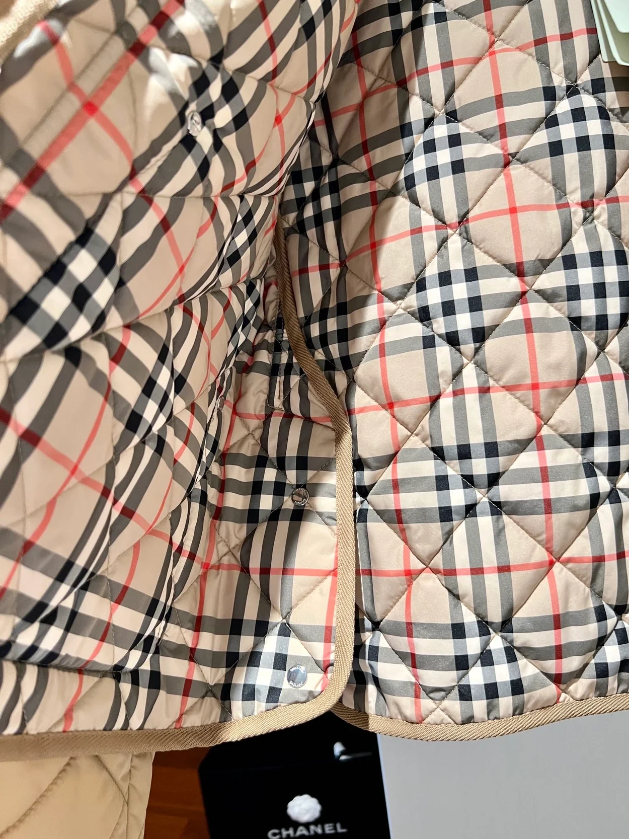 버버리 다이아몬드 퀄팅 나일론 크롭 자켓