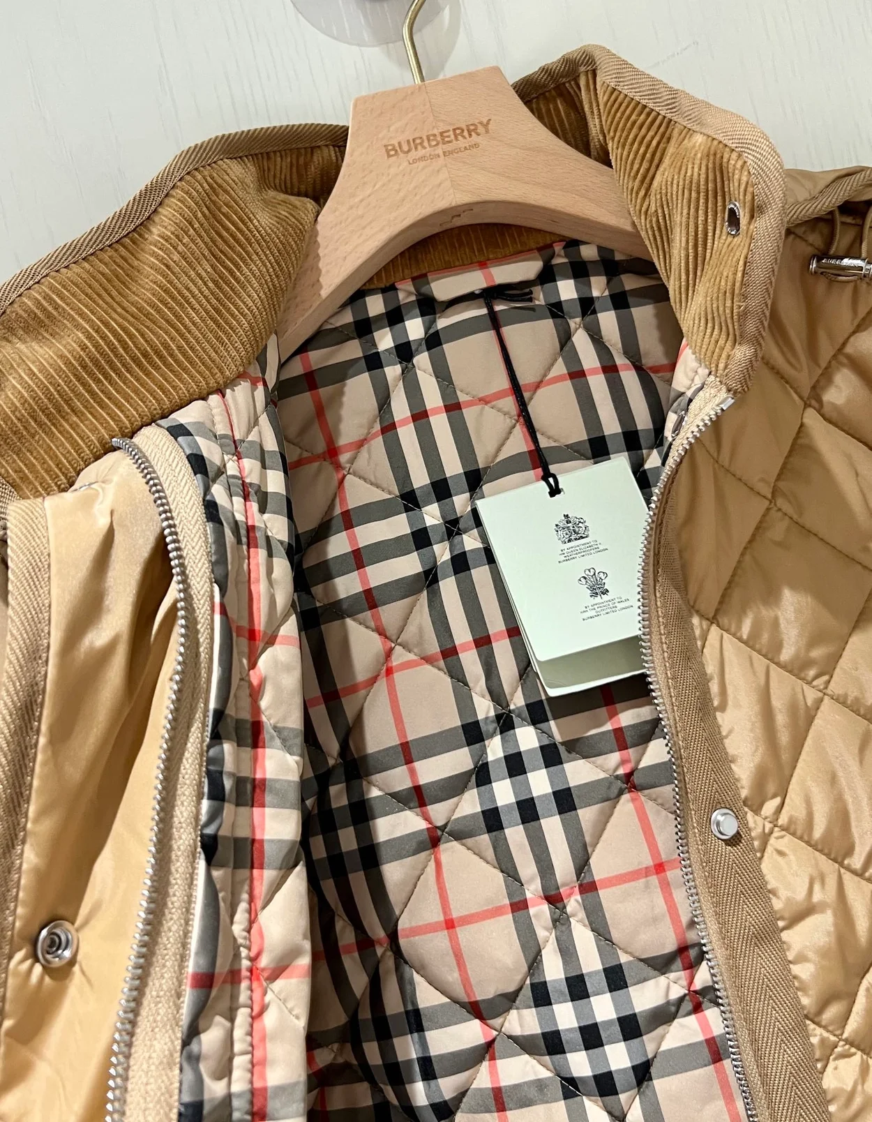 버버리 다이아몬드 퀄팅 나일론 크롭 자켓