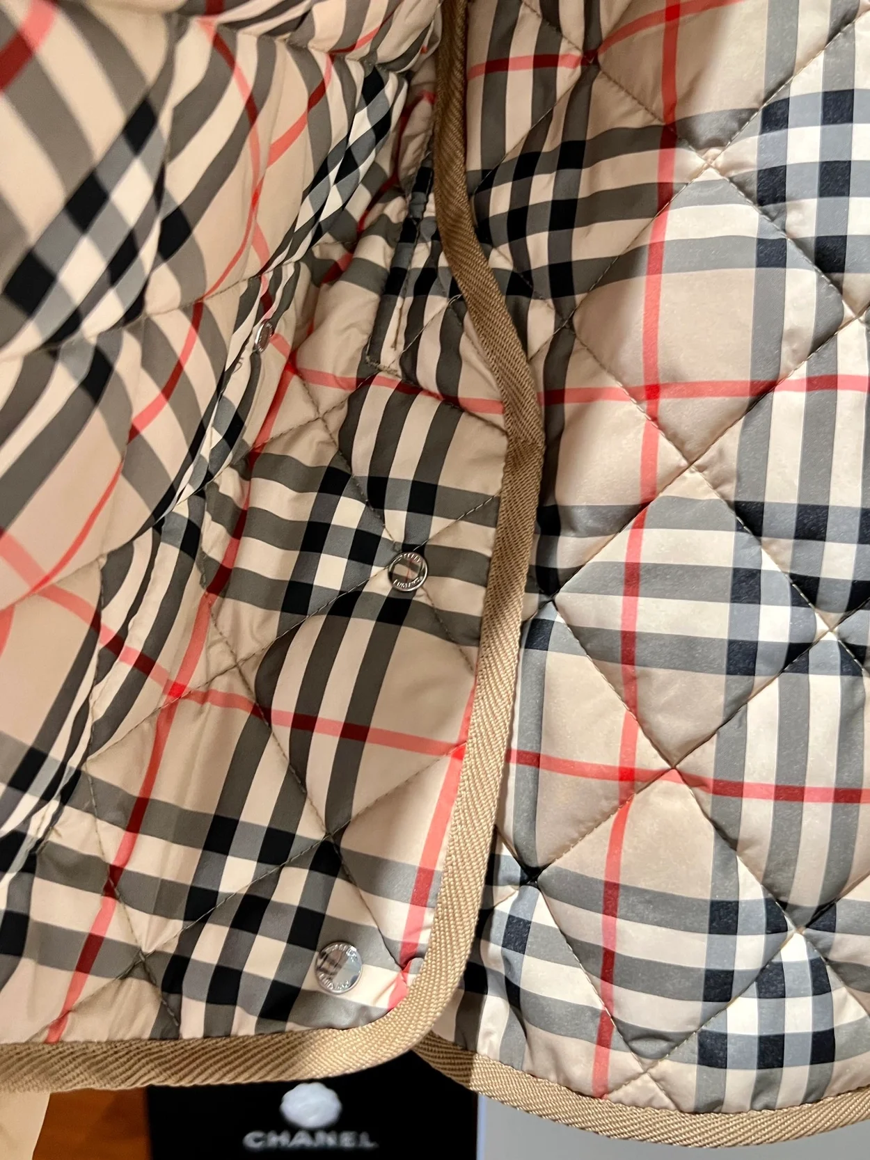 버버리 다이아몬드 퀄팅 나일론 크롭 자켓