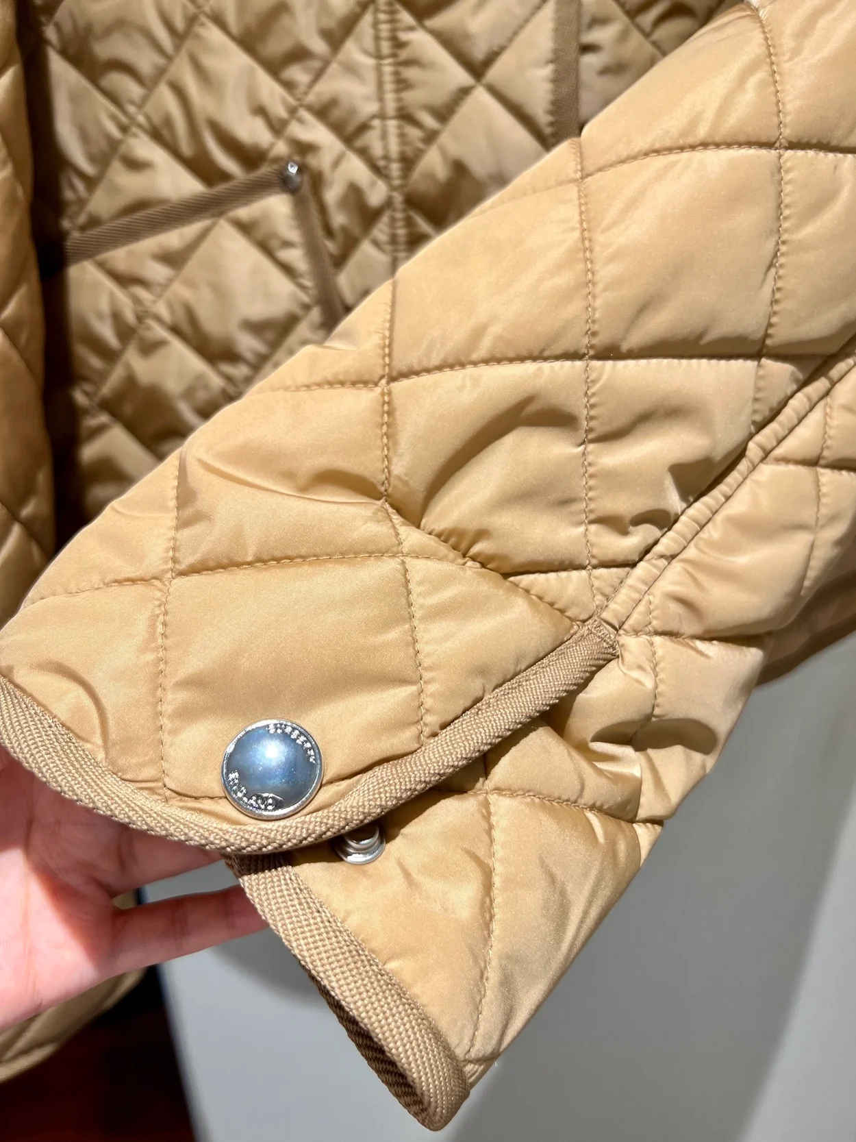 버버리 다이아몬드 퀄팅 나일론 크롭 자켓