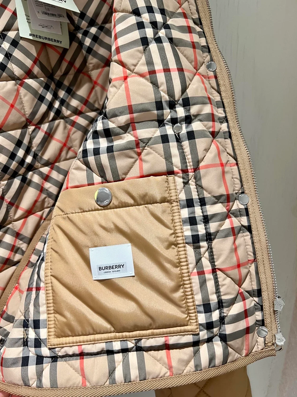 버버리 다이아몬드 퀄팅 나일론 크롭 자켓