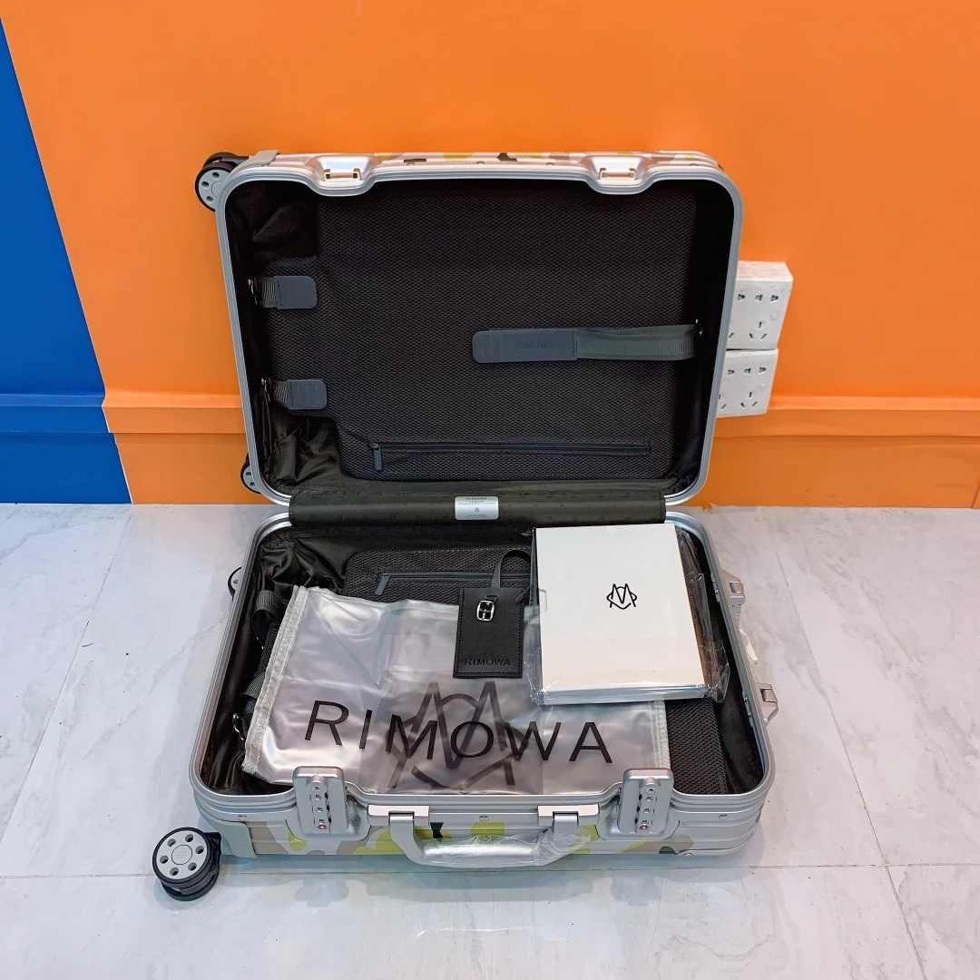 리모와 오리지널 캐빈 카모 수트케이스 그린