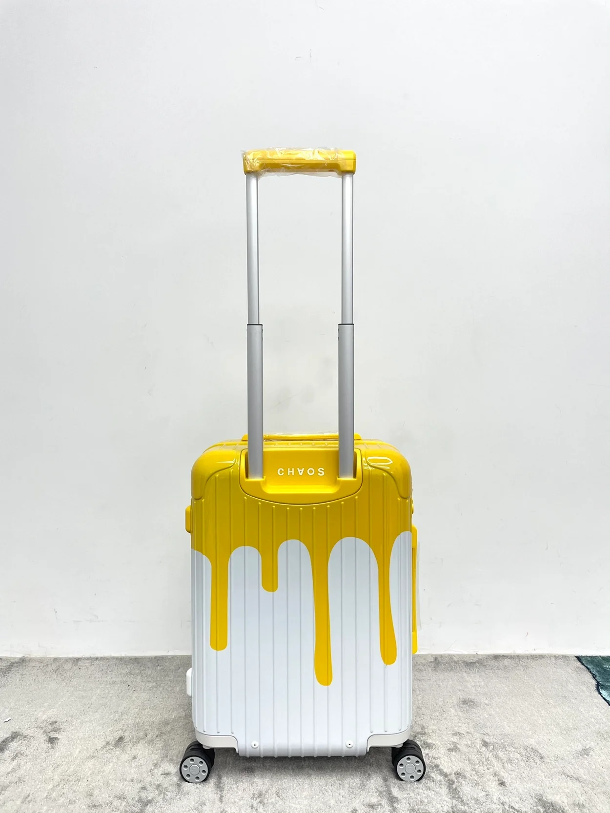 리모와 에센셜 캐빈 페인트 수트케이스 옐로우