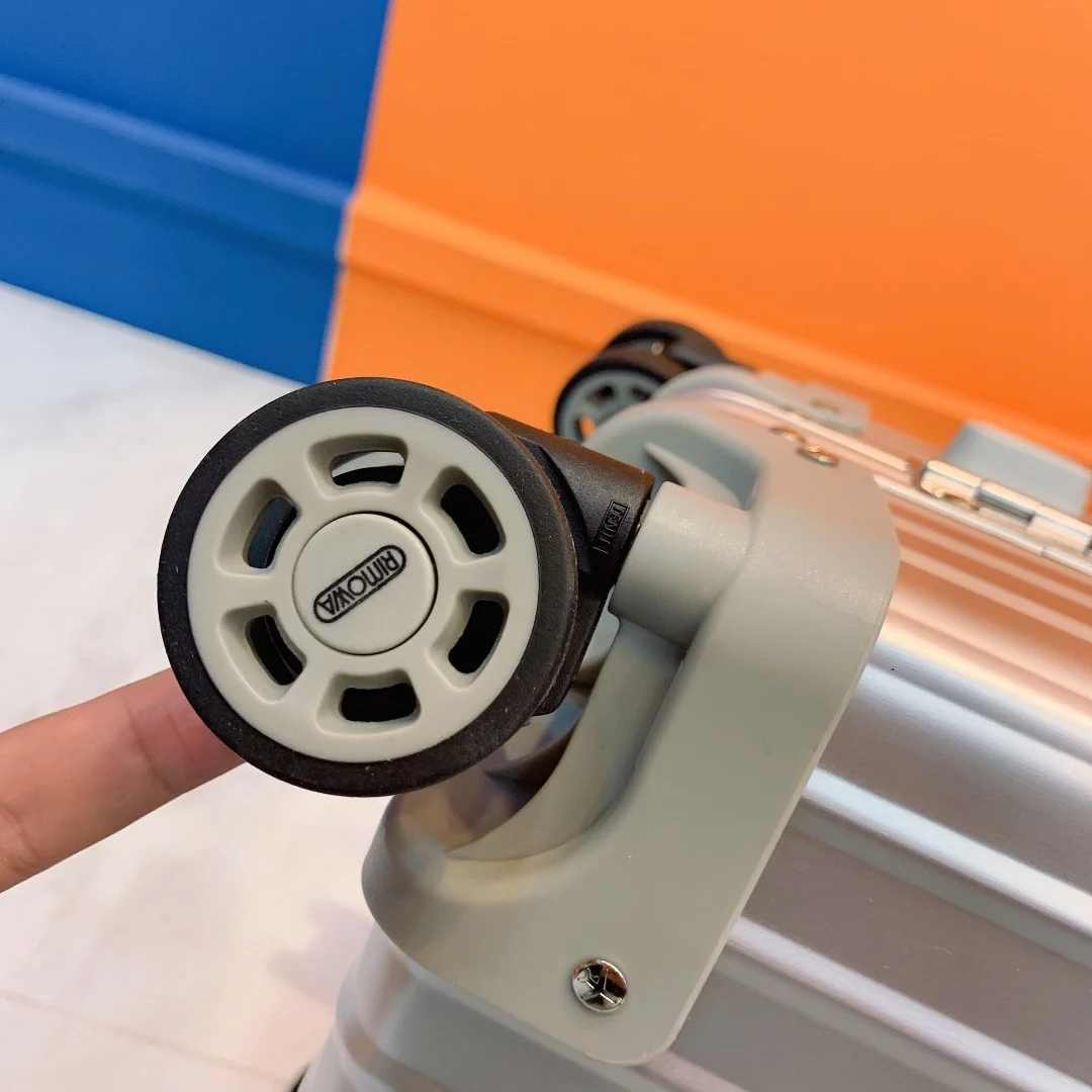 리모와 스티프 론체스 리미티드 캐리어