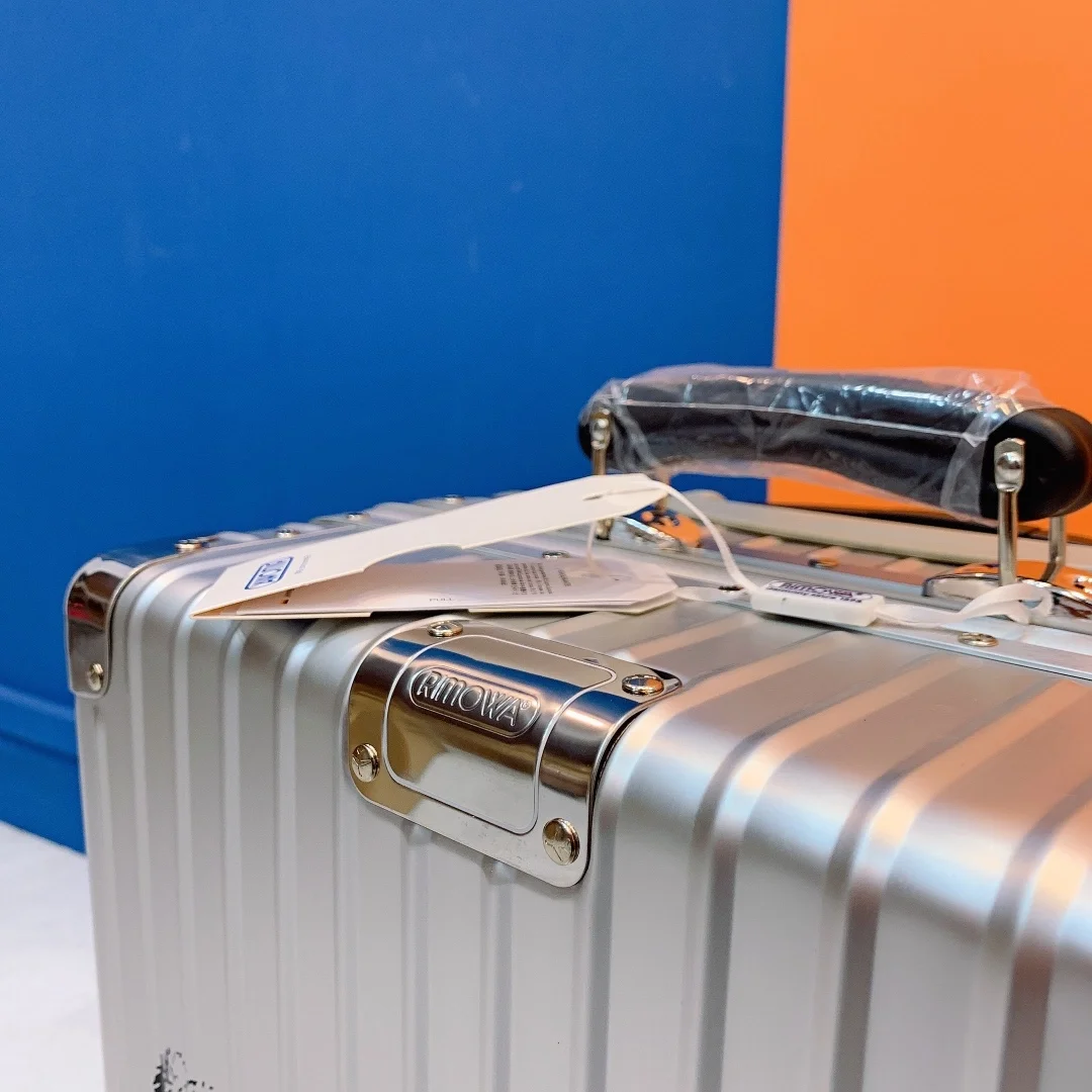 리모와 스티프 론체스 리미티드 캐리어