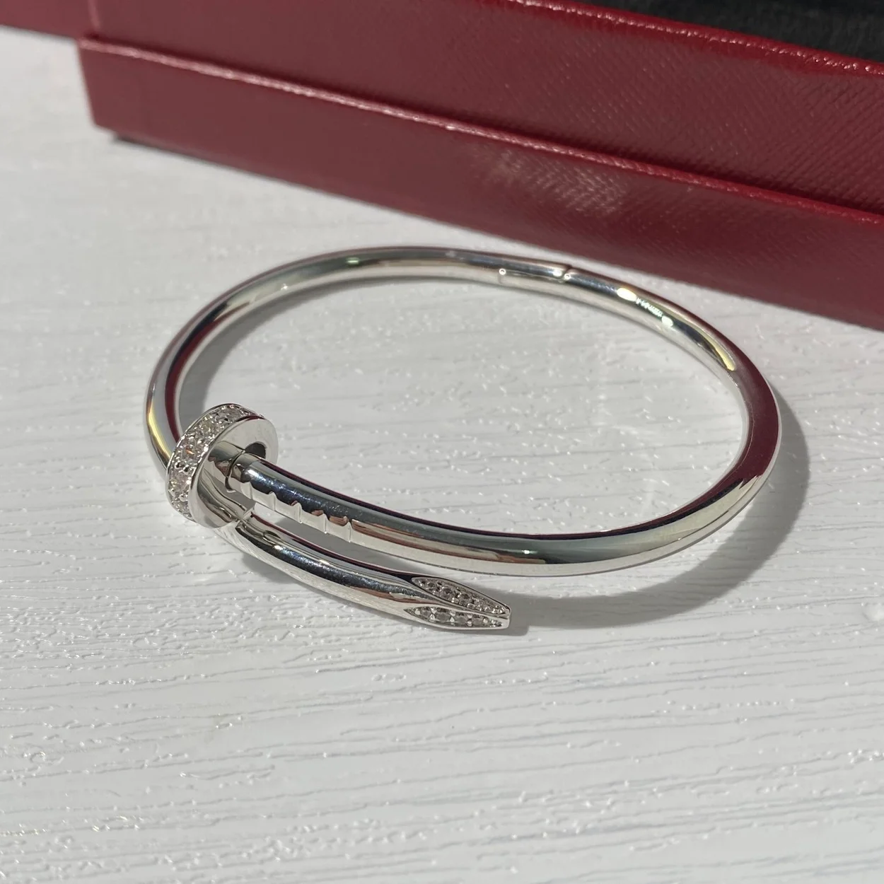 까르띠에 저스트 앵 끌루 화이트 골드 팔찌 B6048717