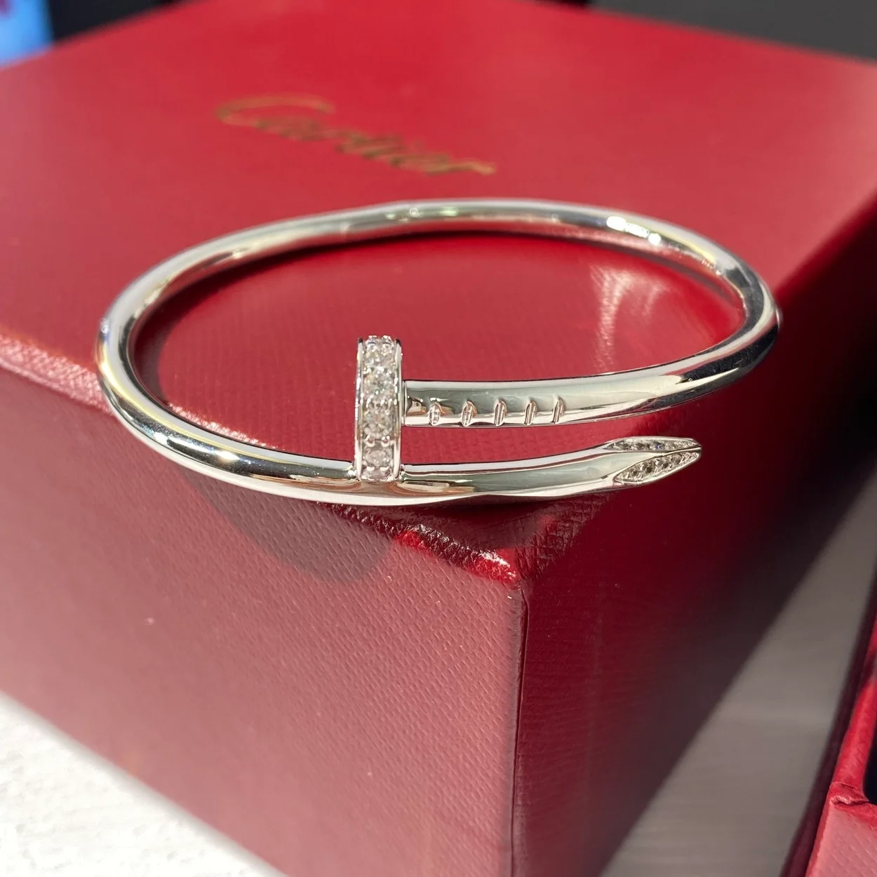 까르띠에 저스트 앵 끌루 화이트 골드 팔찌 B6048717