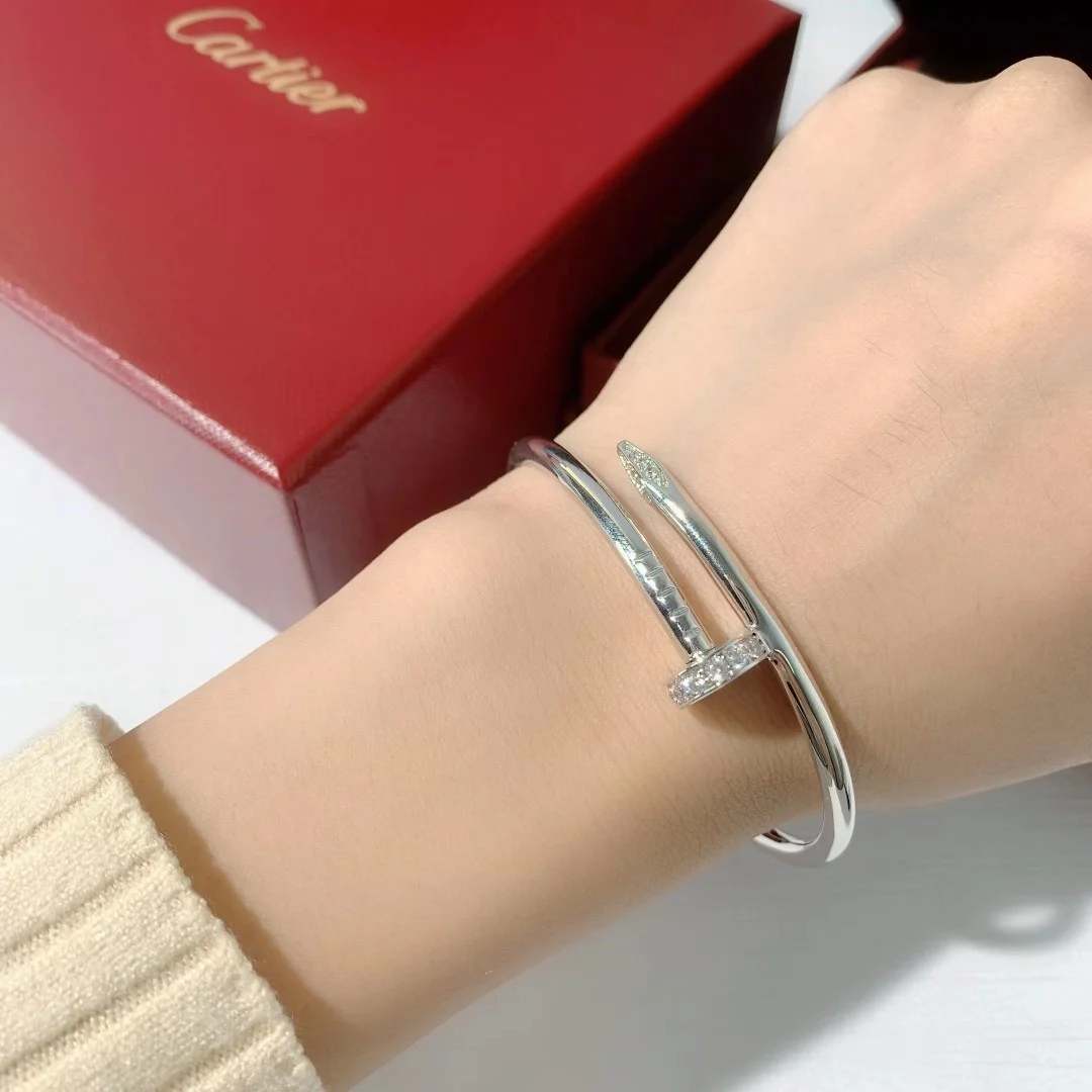 까르띠에 저스트 앵 끌루 화이트 골드 팔찌 B6048717