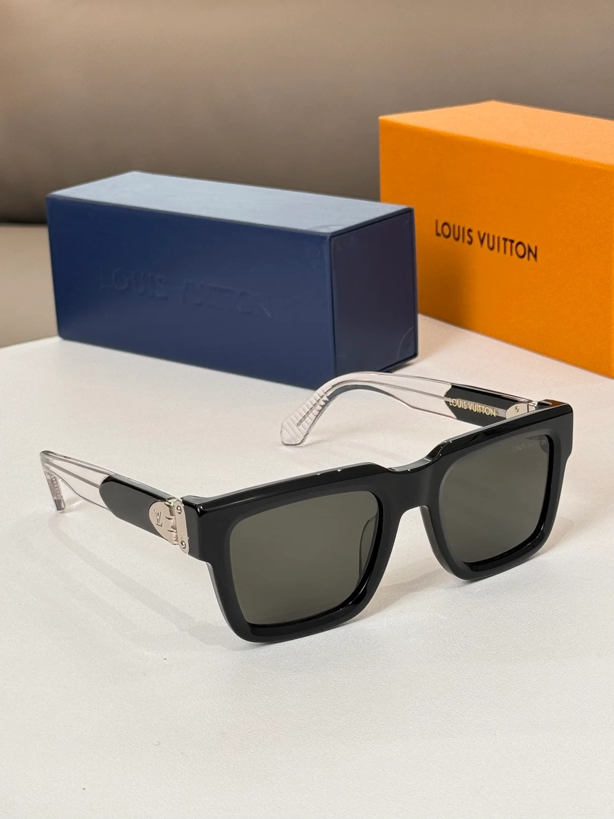 루이비통 Legacy Square Sunglasses Z2088W (4color)