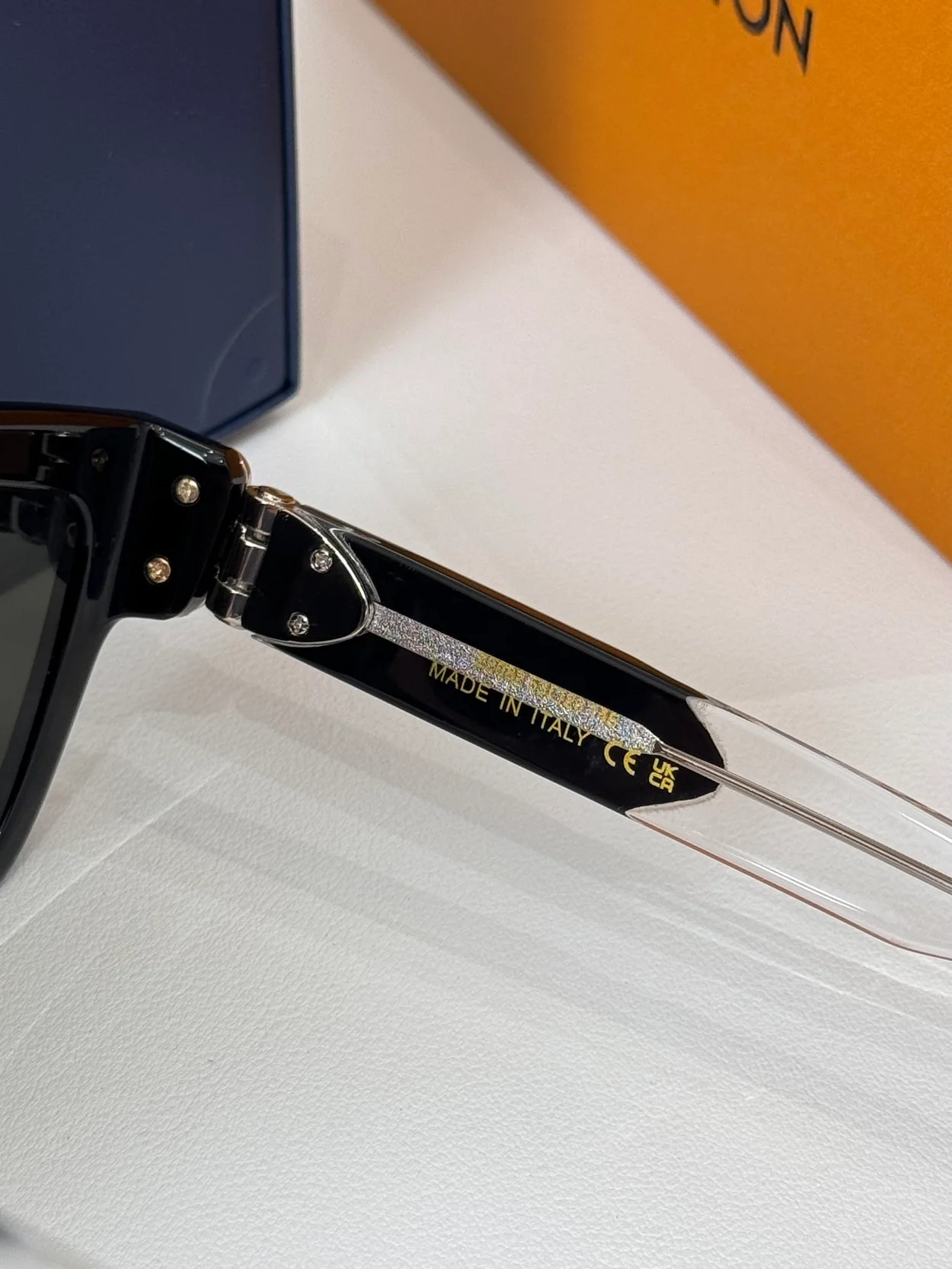 루이비통 Legacy Square Sunglasses Z2088W (4color)