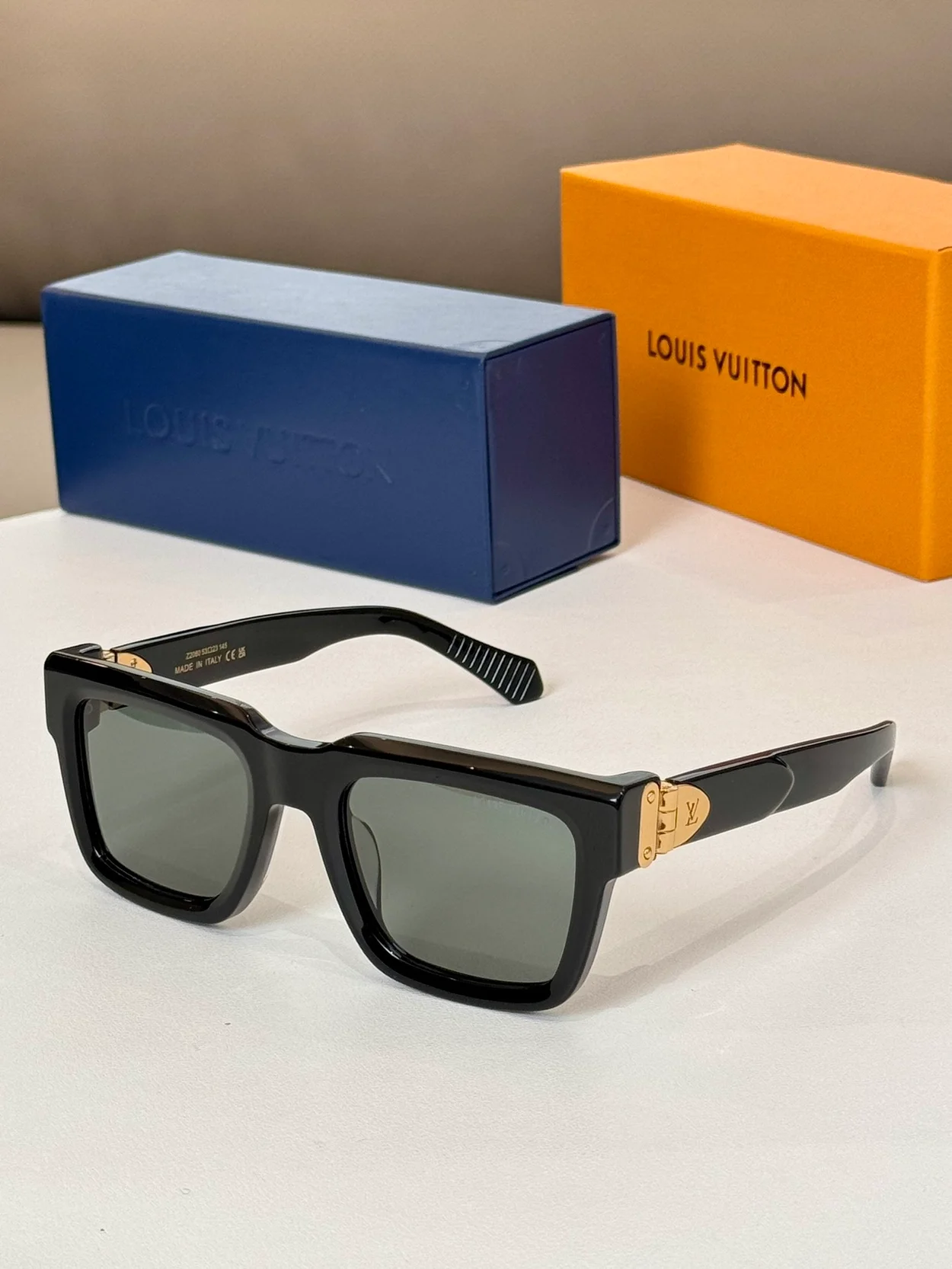 루이비통 Legacy Square Sunglasses Z2088W (4color)
