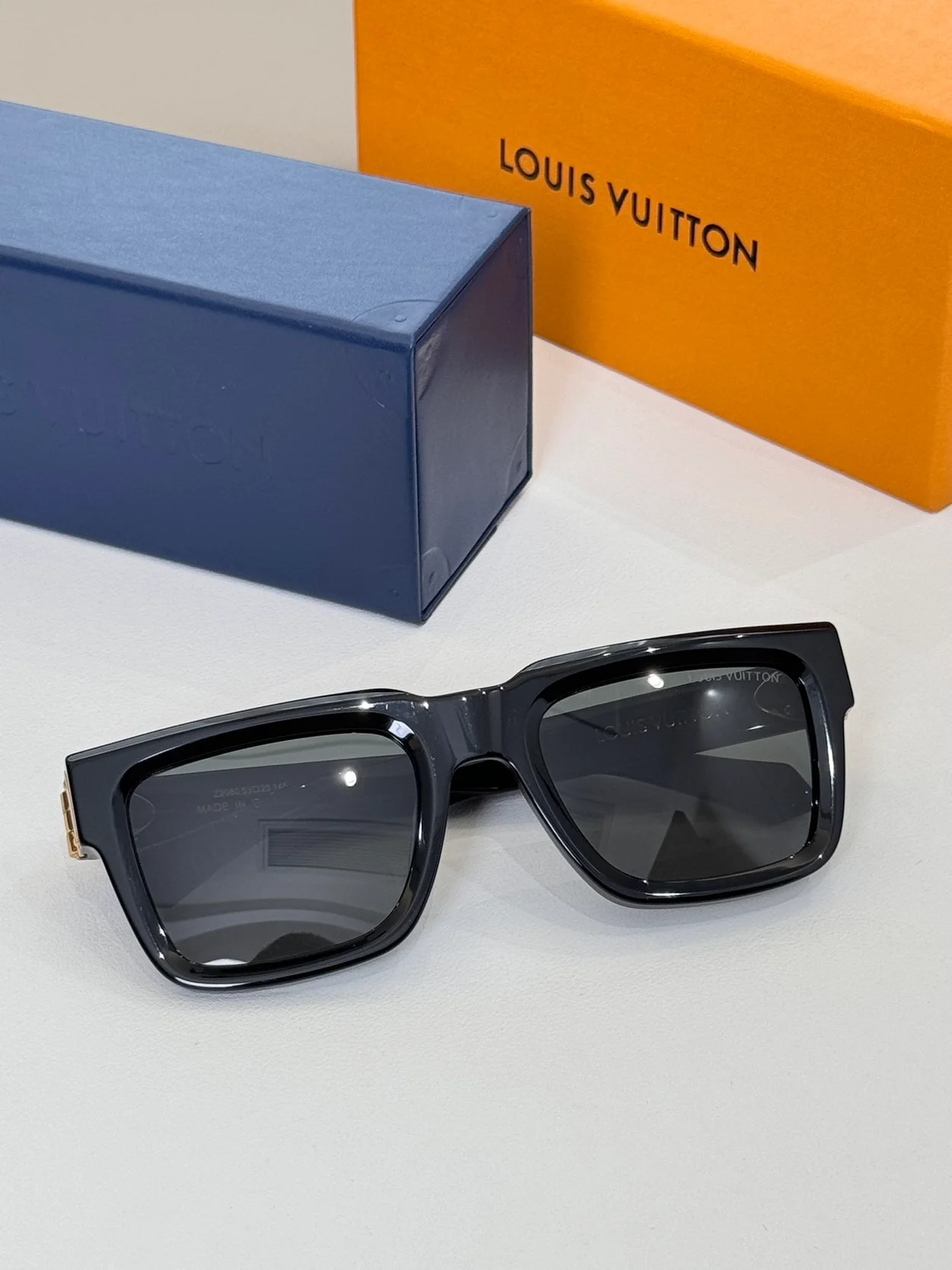 루이비통 Legacy Square Sunglasses Z2088W (4color)