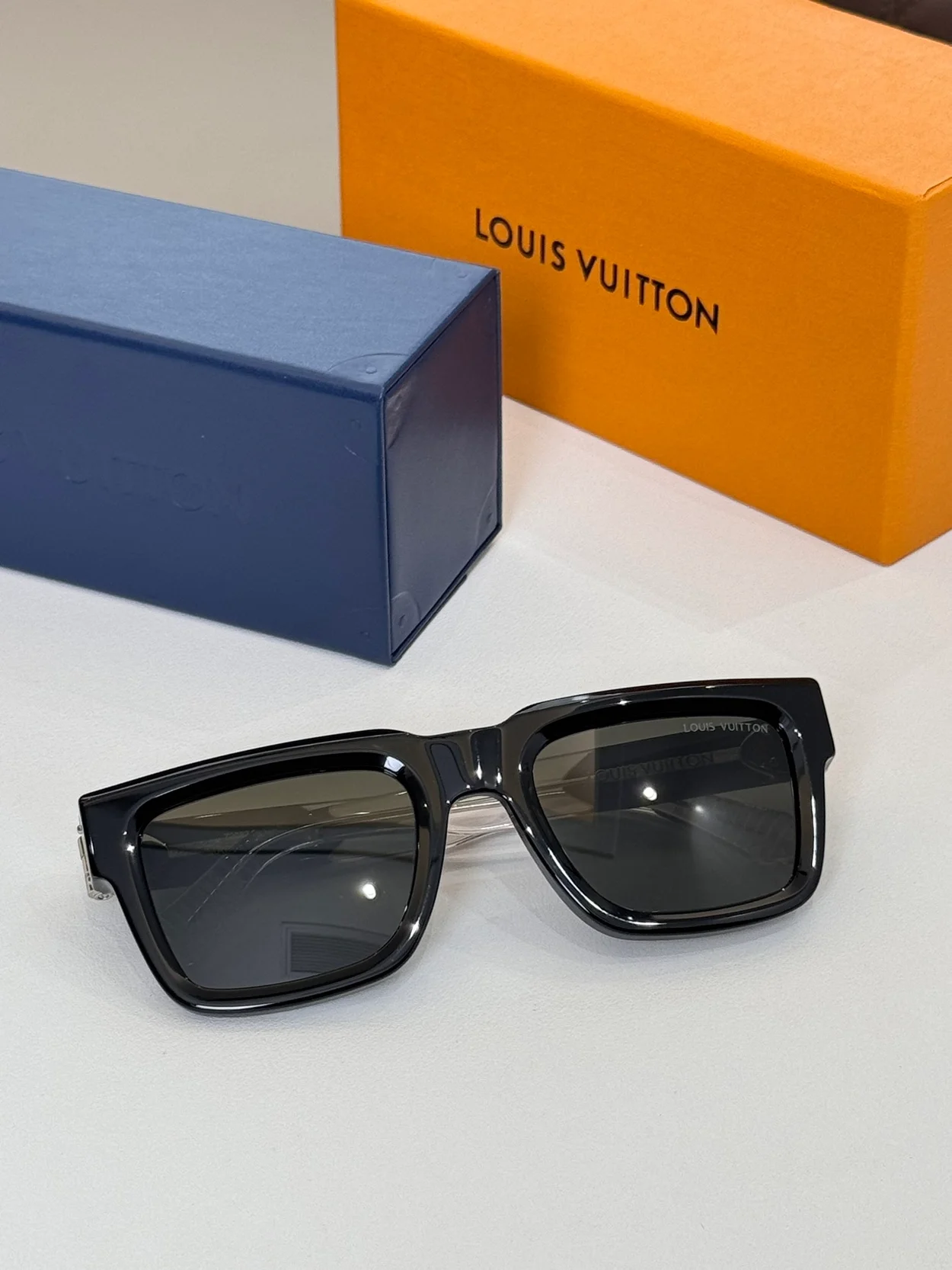 루이비통 Legacy Square Sunglasses Z2088W (4color)