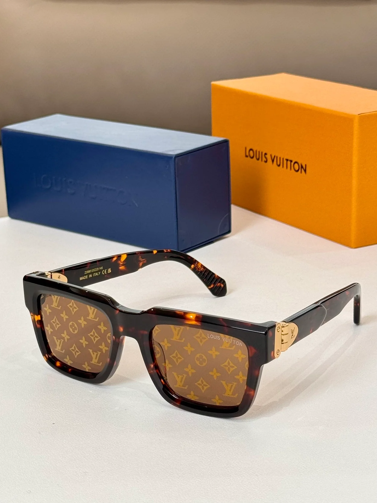 루이비통 Legacy Square Sunglasses Z2088W (4color)