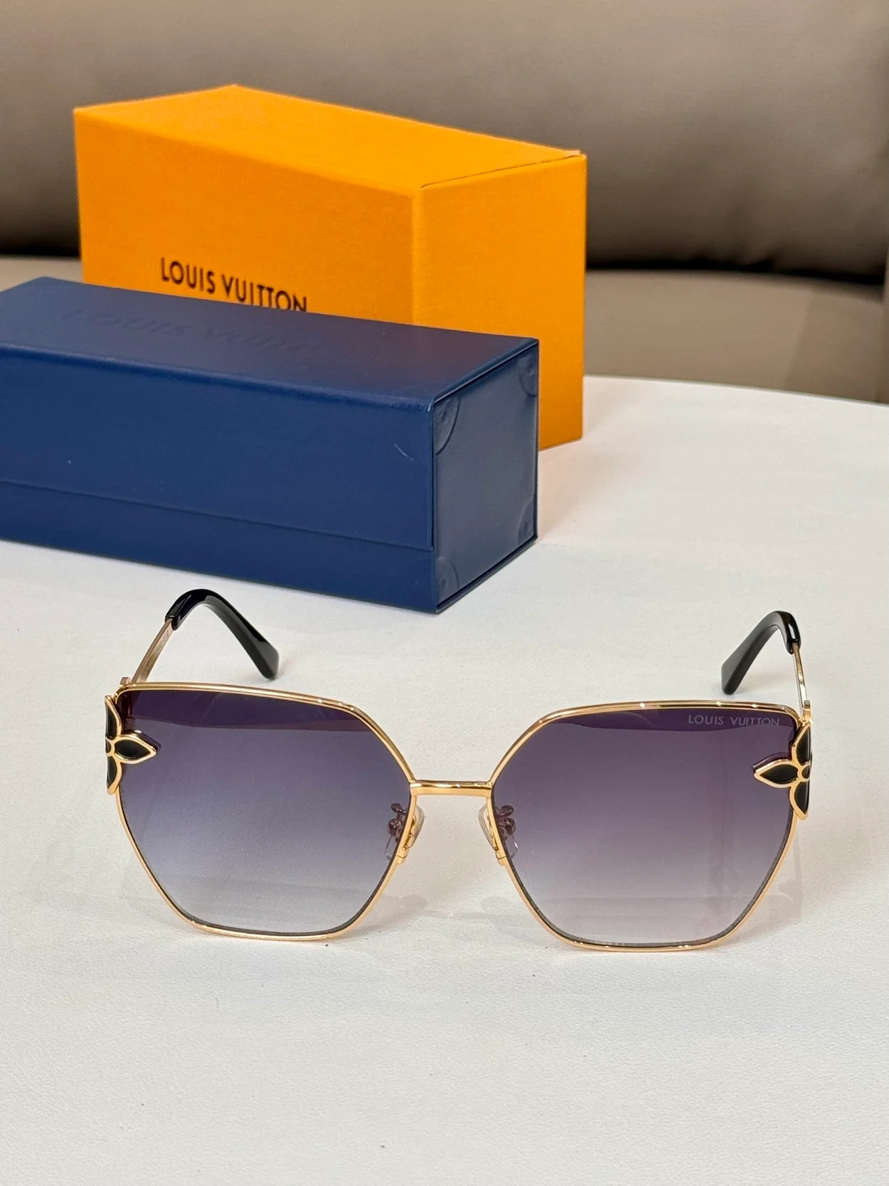 루이비통 Petal Cat Eye Sunglasses (6color)