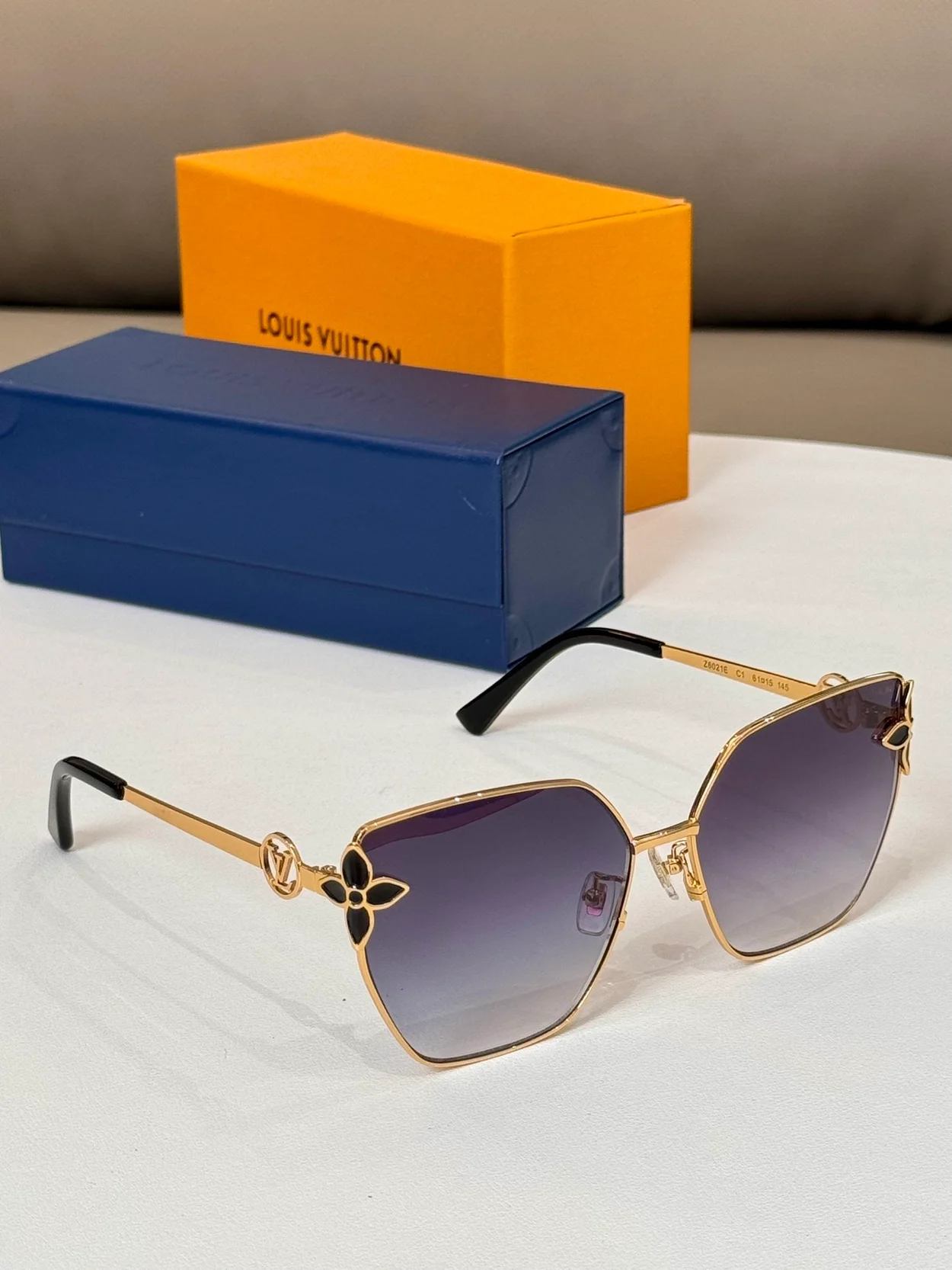 루이비통 Petal Cat Eye Sunglasses (6color)