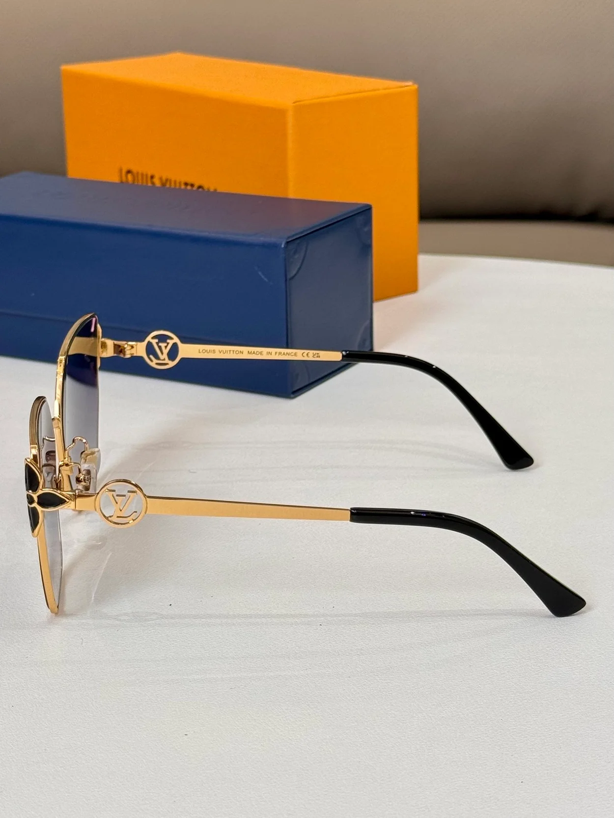 루이비통 Petal Cat Eye Sunglasses (6color)