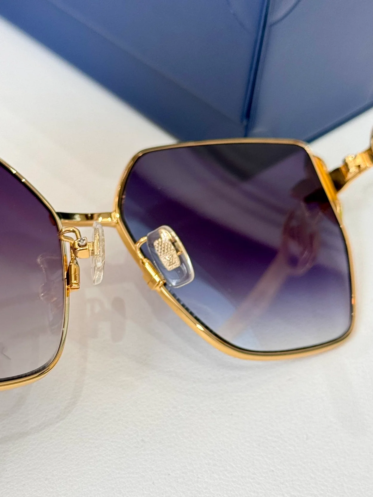 루이비통 Petal Cat Eye Sunglasses (6color)