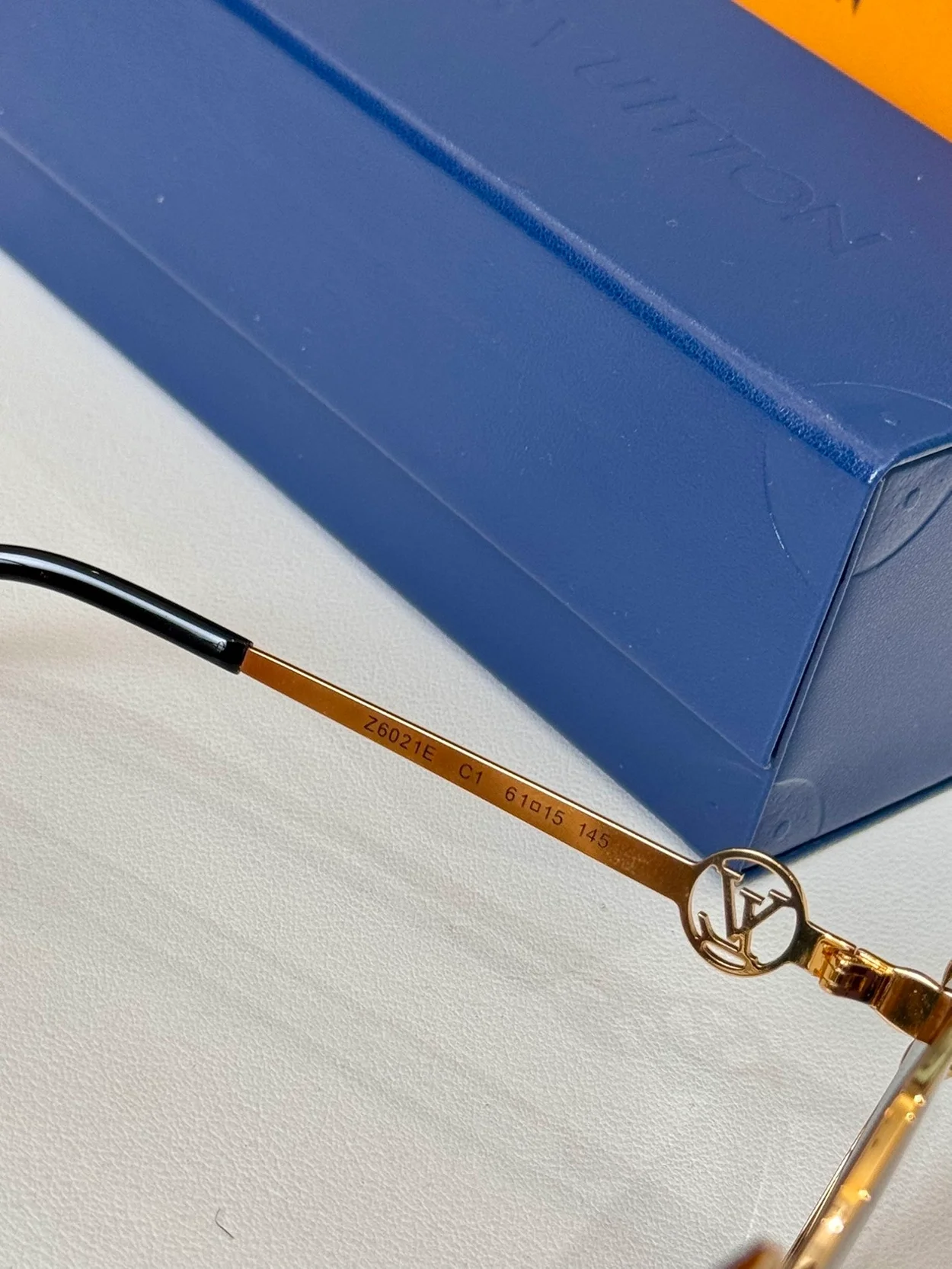 루이비통 Petal Cat Eye Sunglasses (6color)