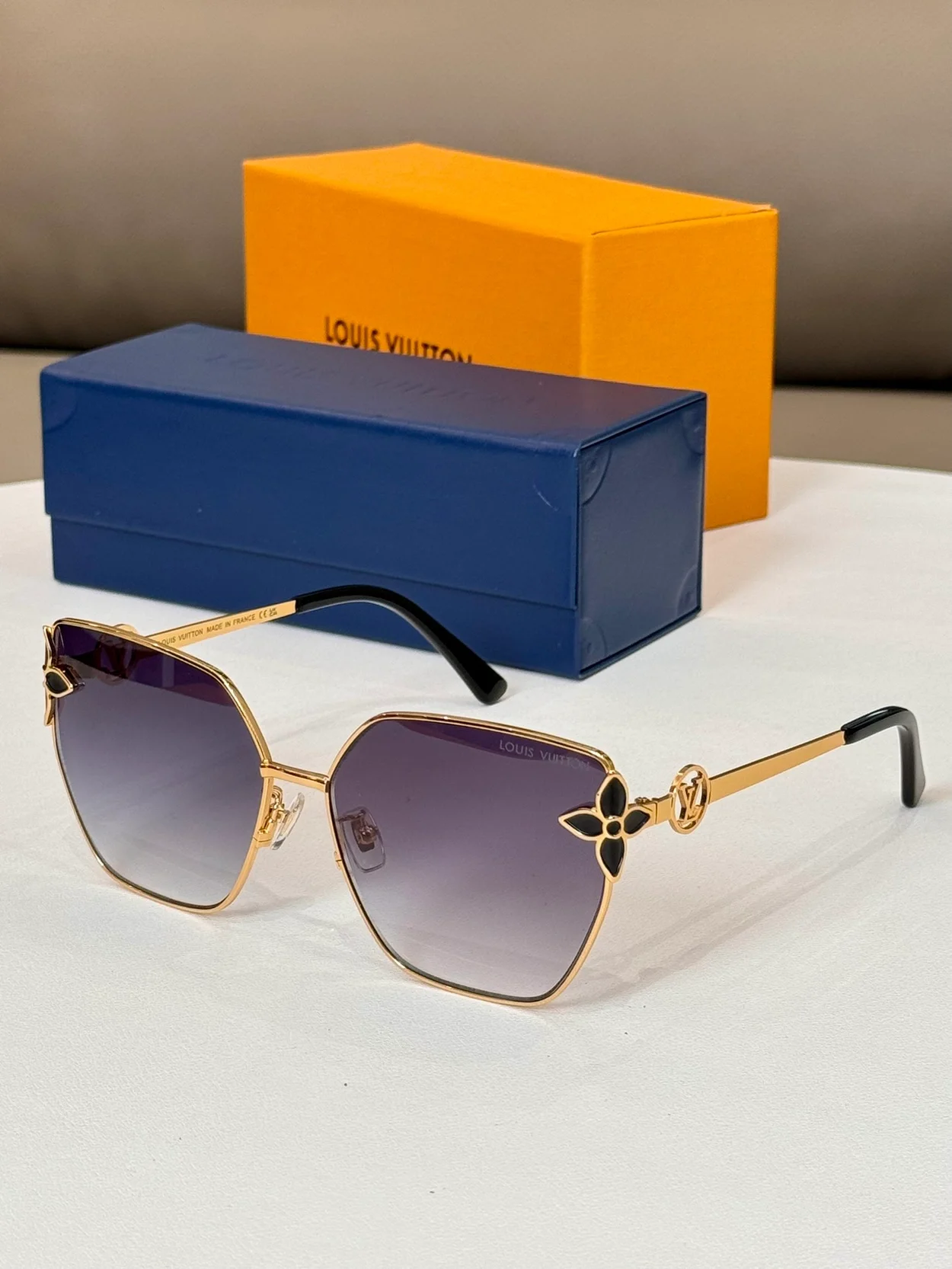 루이비통 Petal Cat Eye Sunglasses (6color)