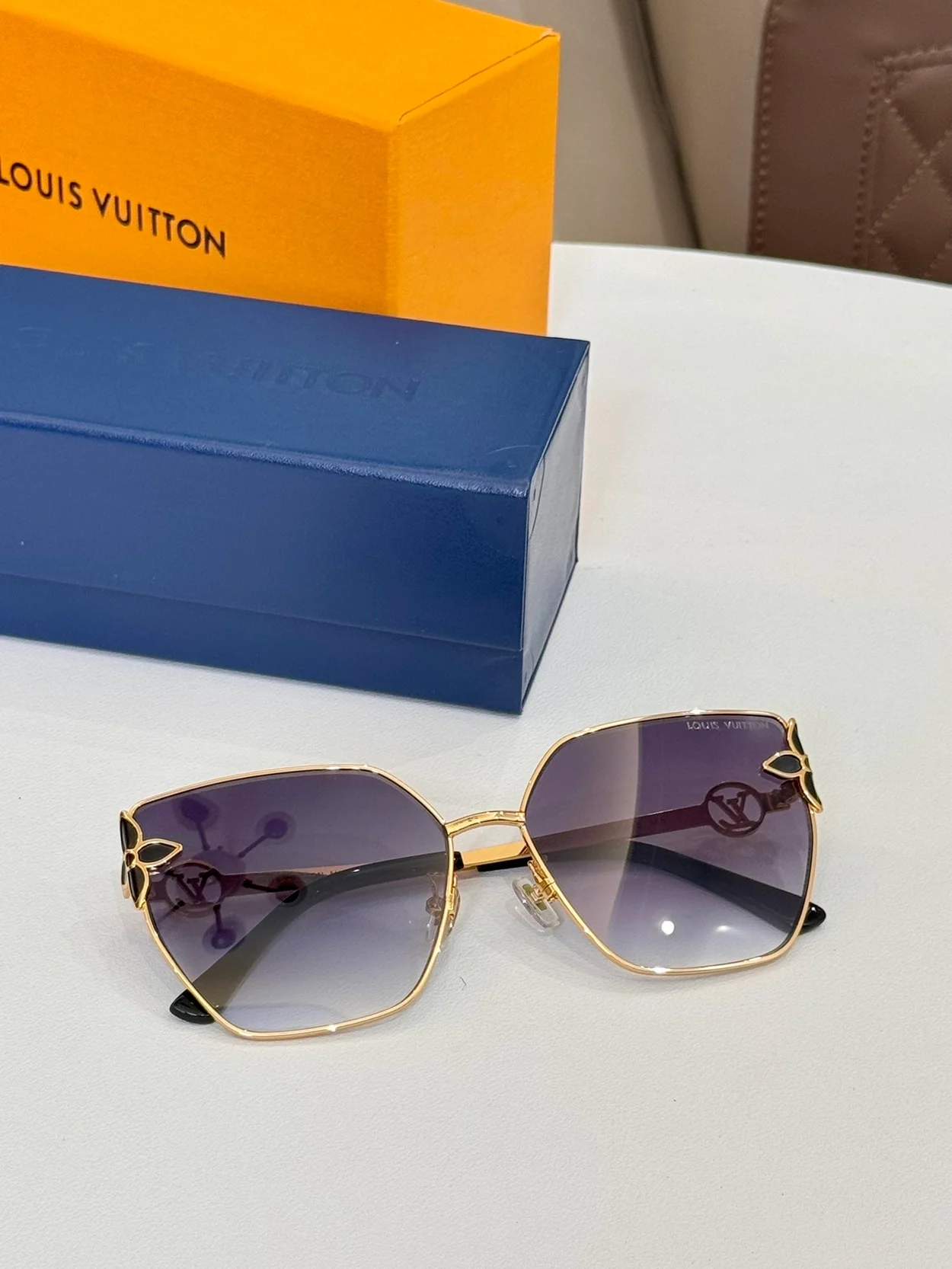 루이비통 Petal Cat Eye Sunglasses (6color)