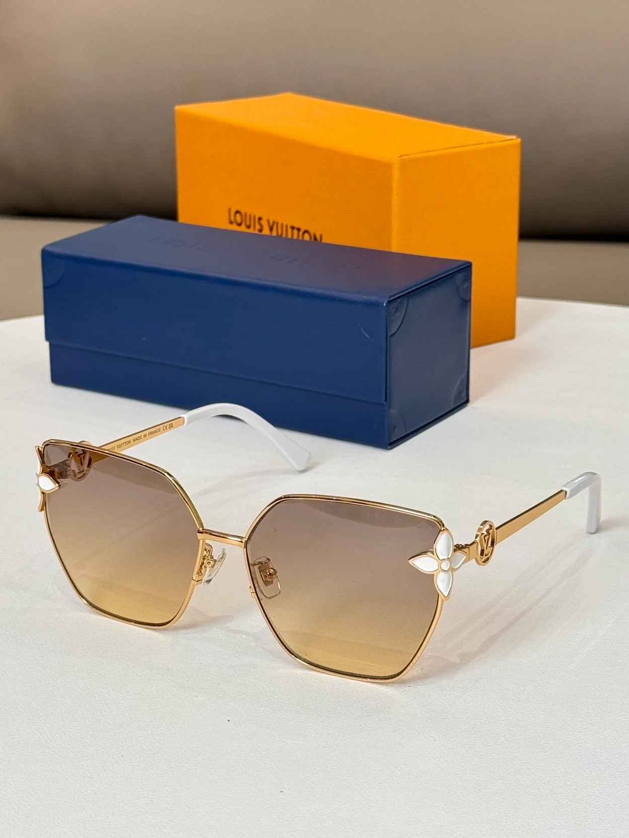 루이비통 Petal Cat Eye Sunglasses (6color)