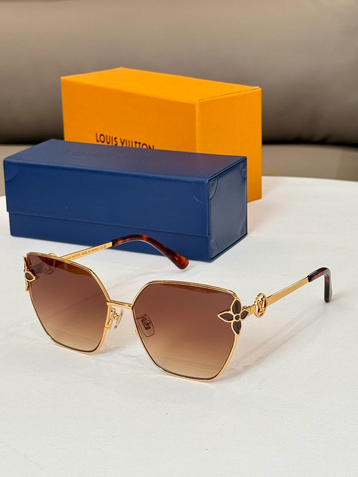 루이비통 Petal Cat Eye Sunglasses (6color)