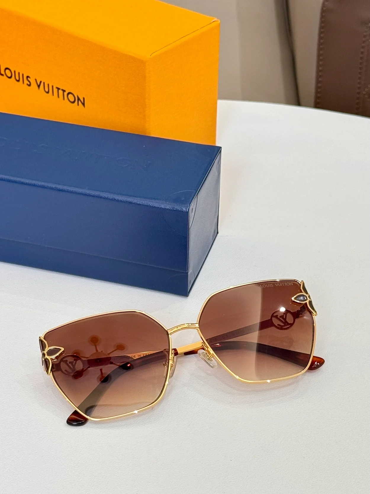 루이비통 Petal Cat Eye Sunglasses (6color)