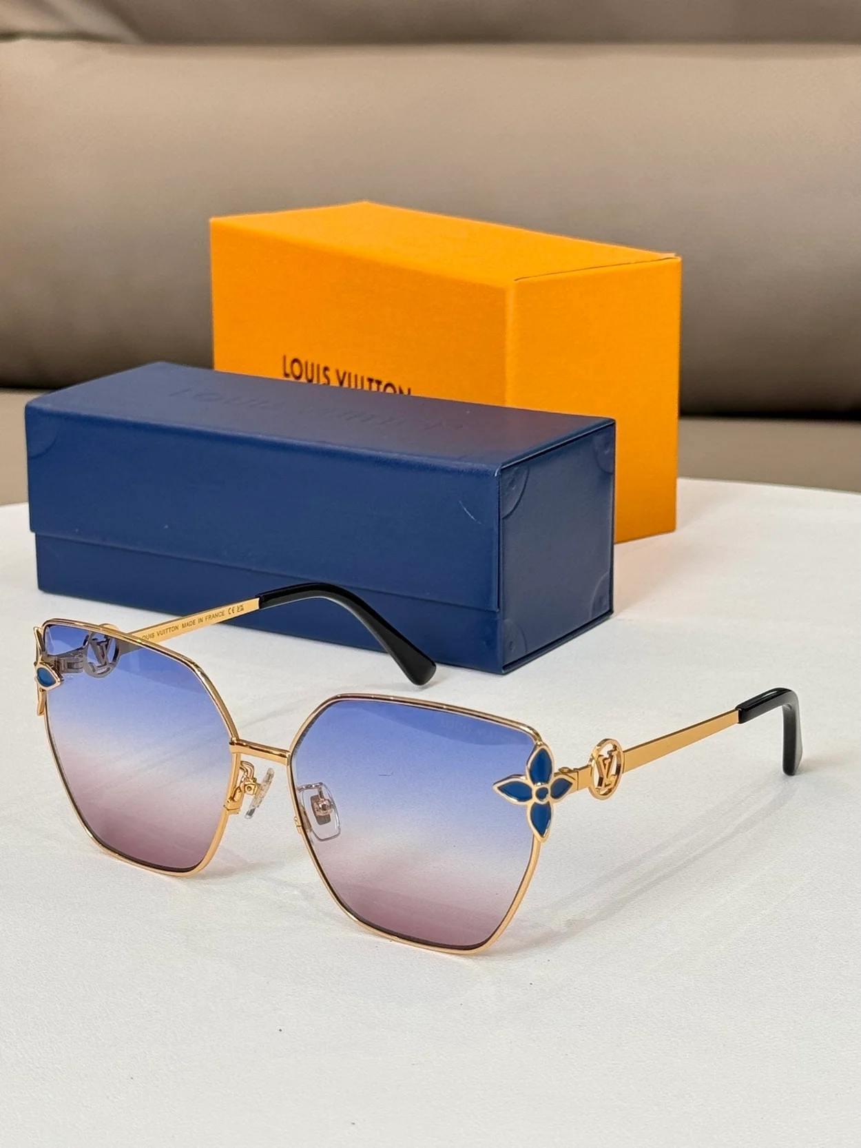 루이비통 Petal Cat Eye Sunglasses (6color)