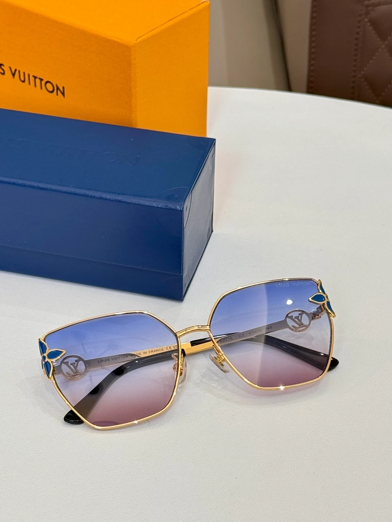 루이비통 Petal Cat Eye Sunglasses (6color)