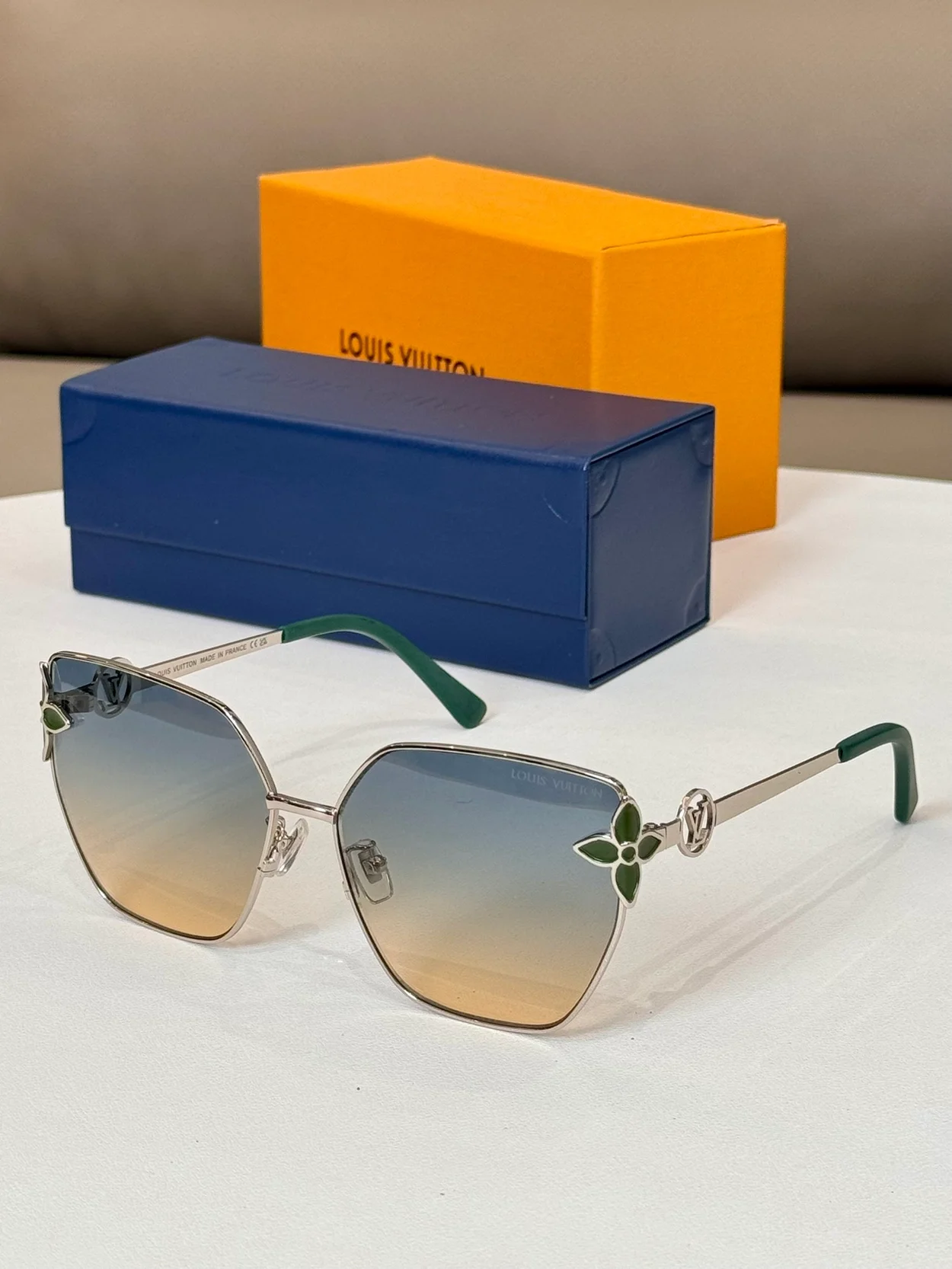 루이비통 Petal Cat Eye Sunglasses (6color)