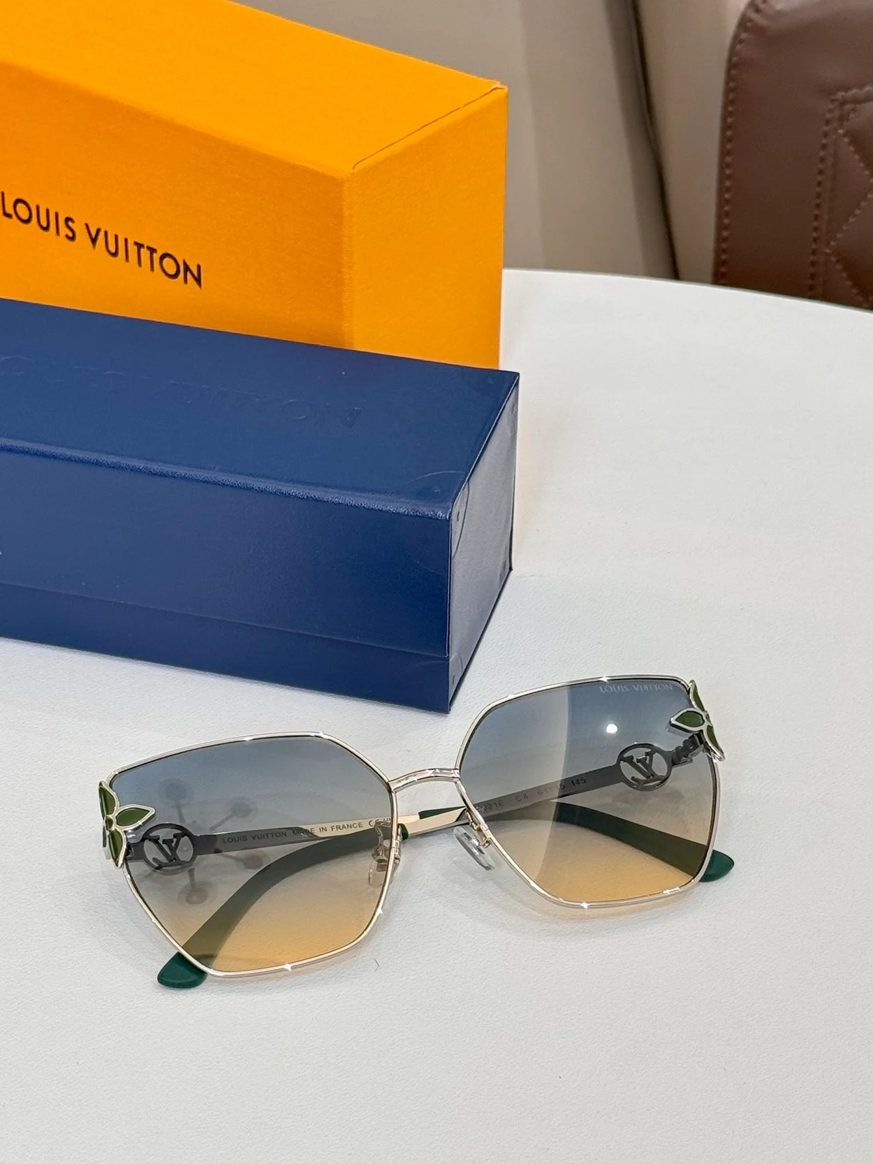 루이비통 Petal Cat Eye Sunglasses (6color)