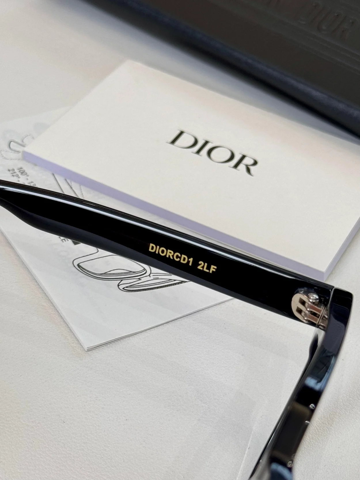 디올 Black Square Glasses