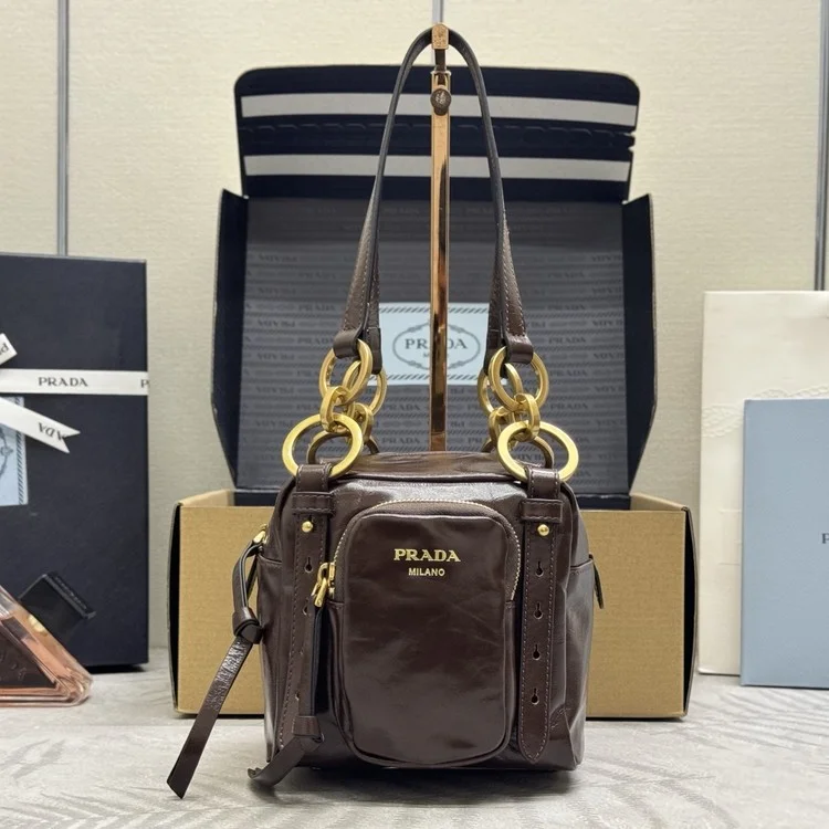 프라다 댄글 가죽 미니 1BB137