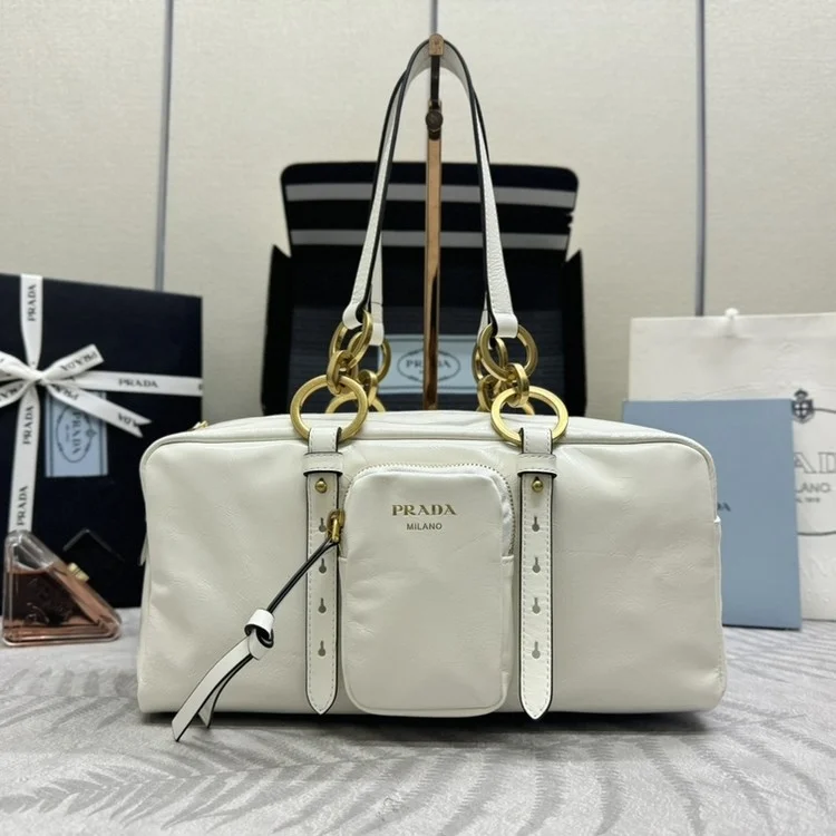 프라다 댄글 가죽 미디움 1BB138