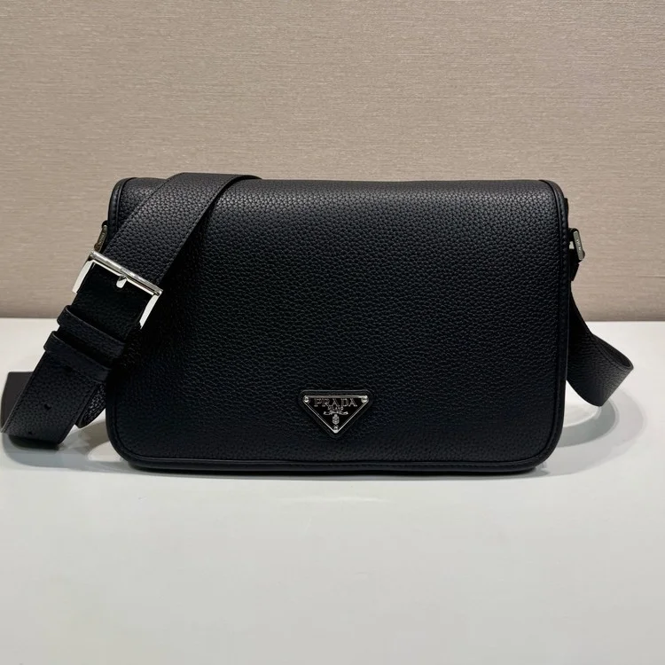 프라다 레더 삼각 로고 2VD075