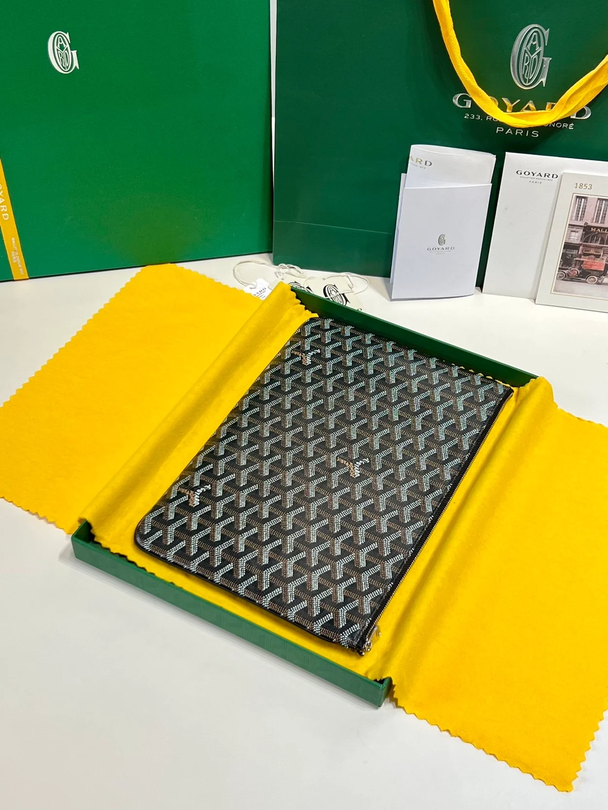 고야드 세나 클러치 MM 블랙