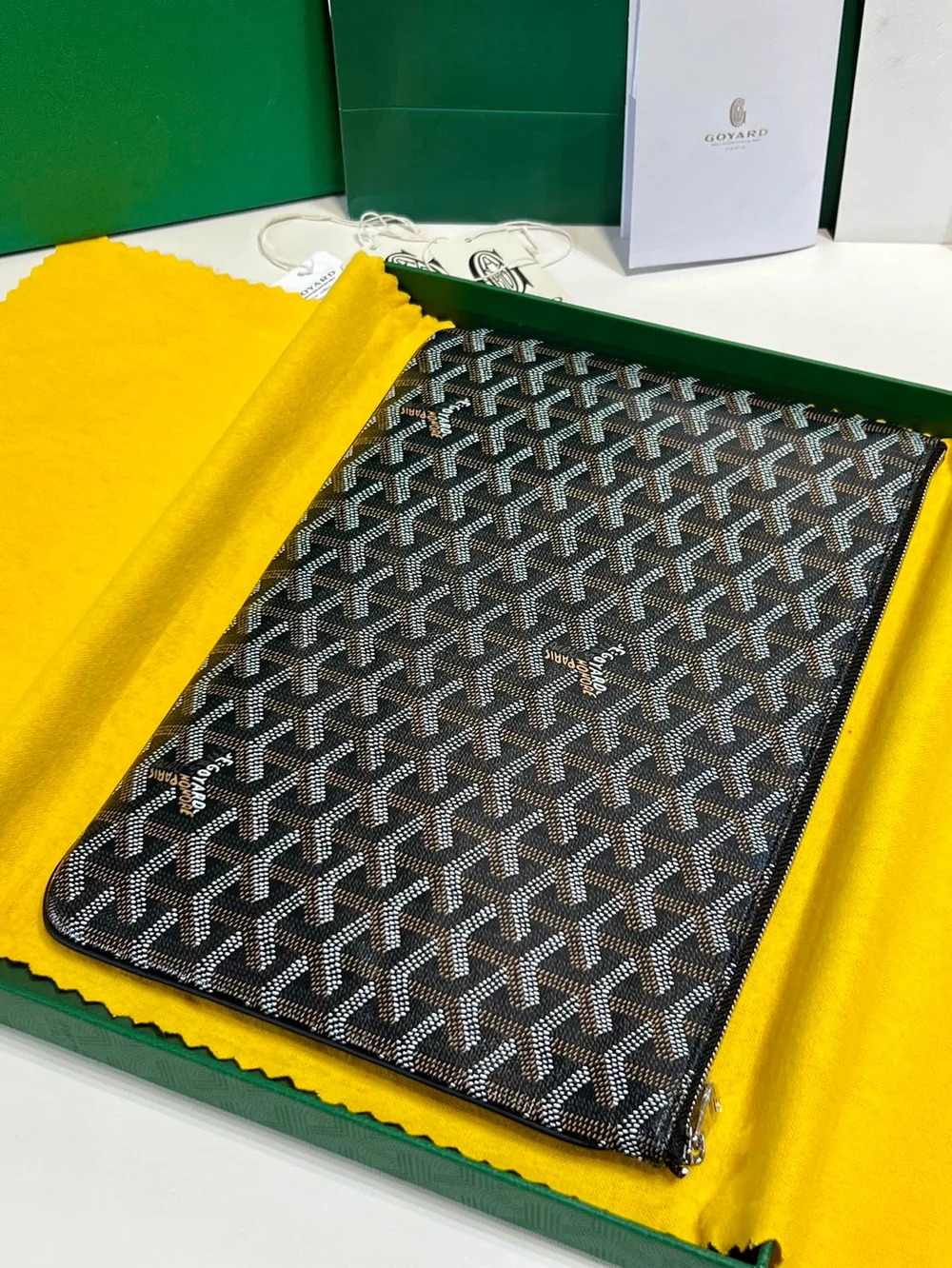 고야드 세나 클러치 MM 블랙