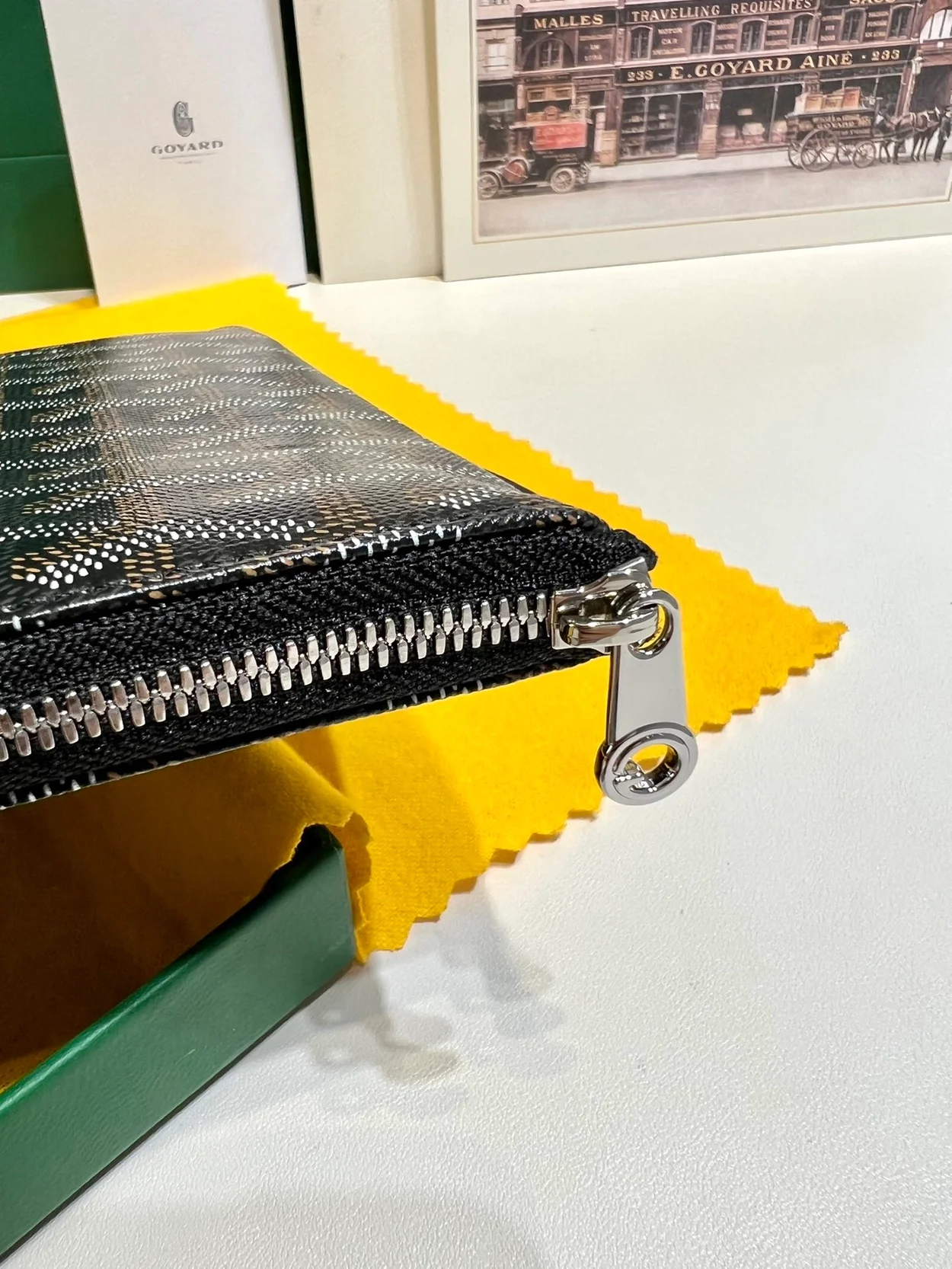 고야드 세나 클러치 MM 블랙