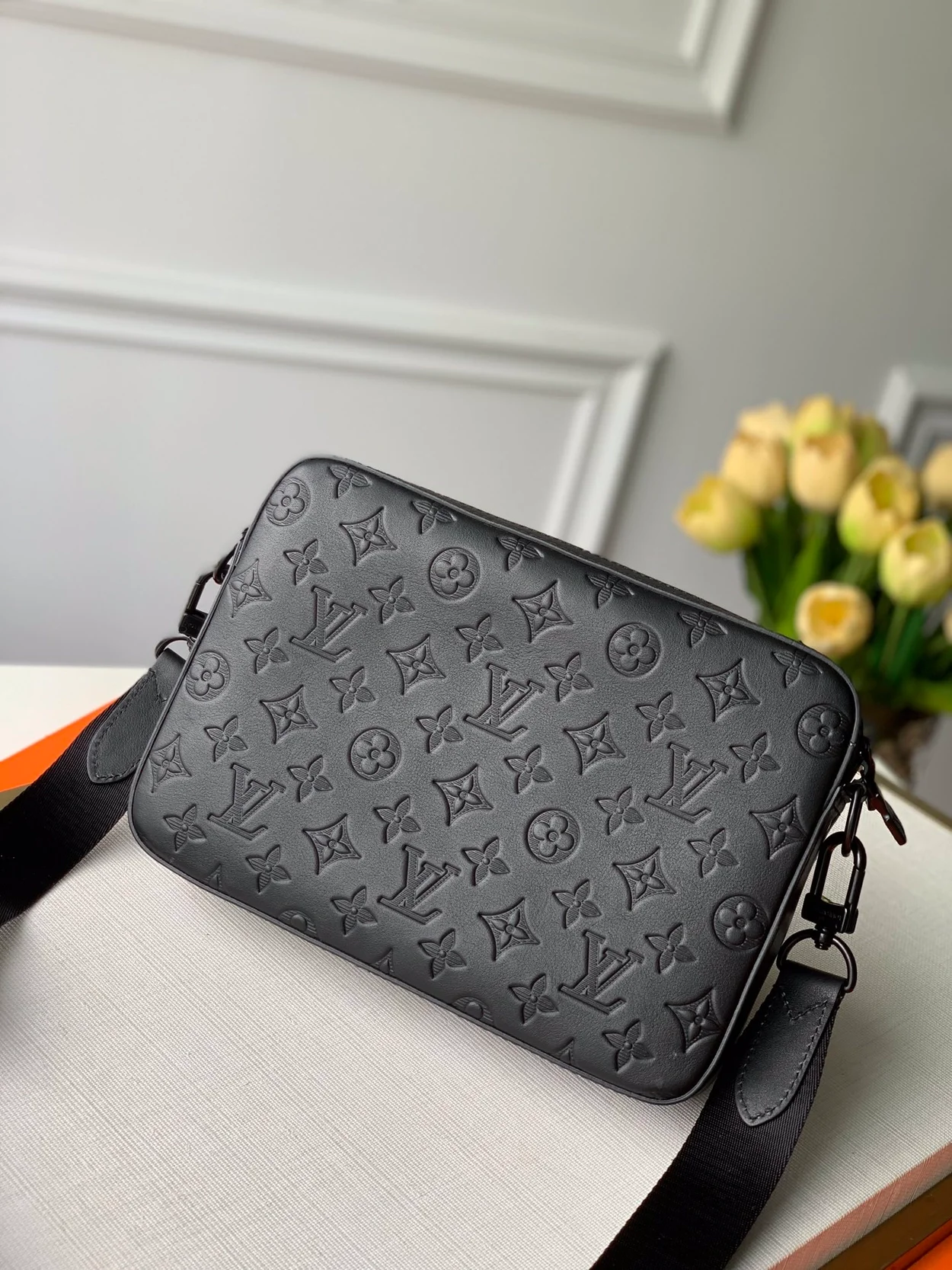 루이비통 듀오 메신저 백 M69827