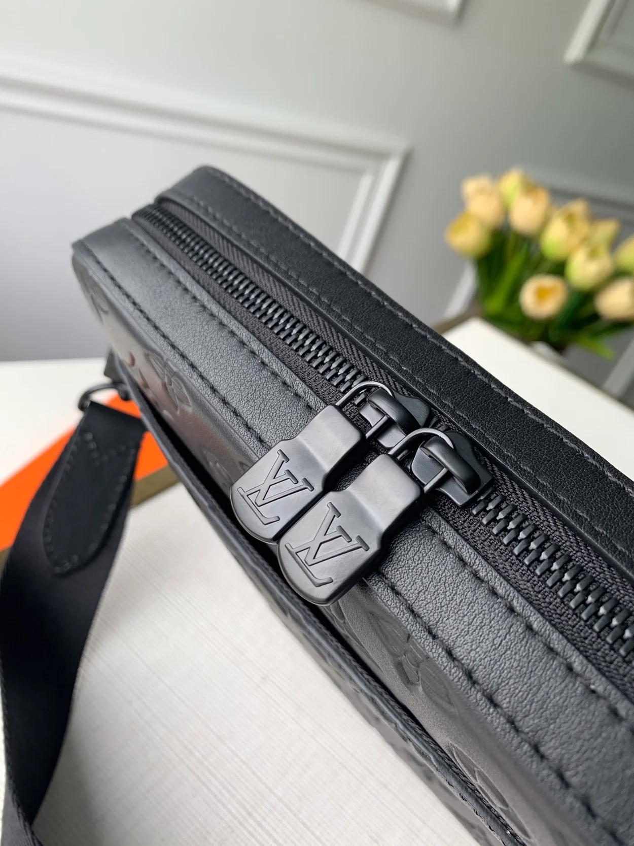 루이비통 듀오 메신저 백 M69827