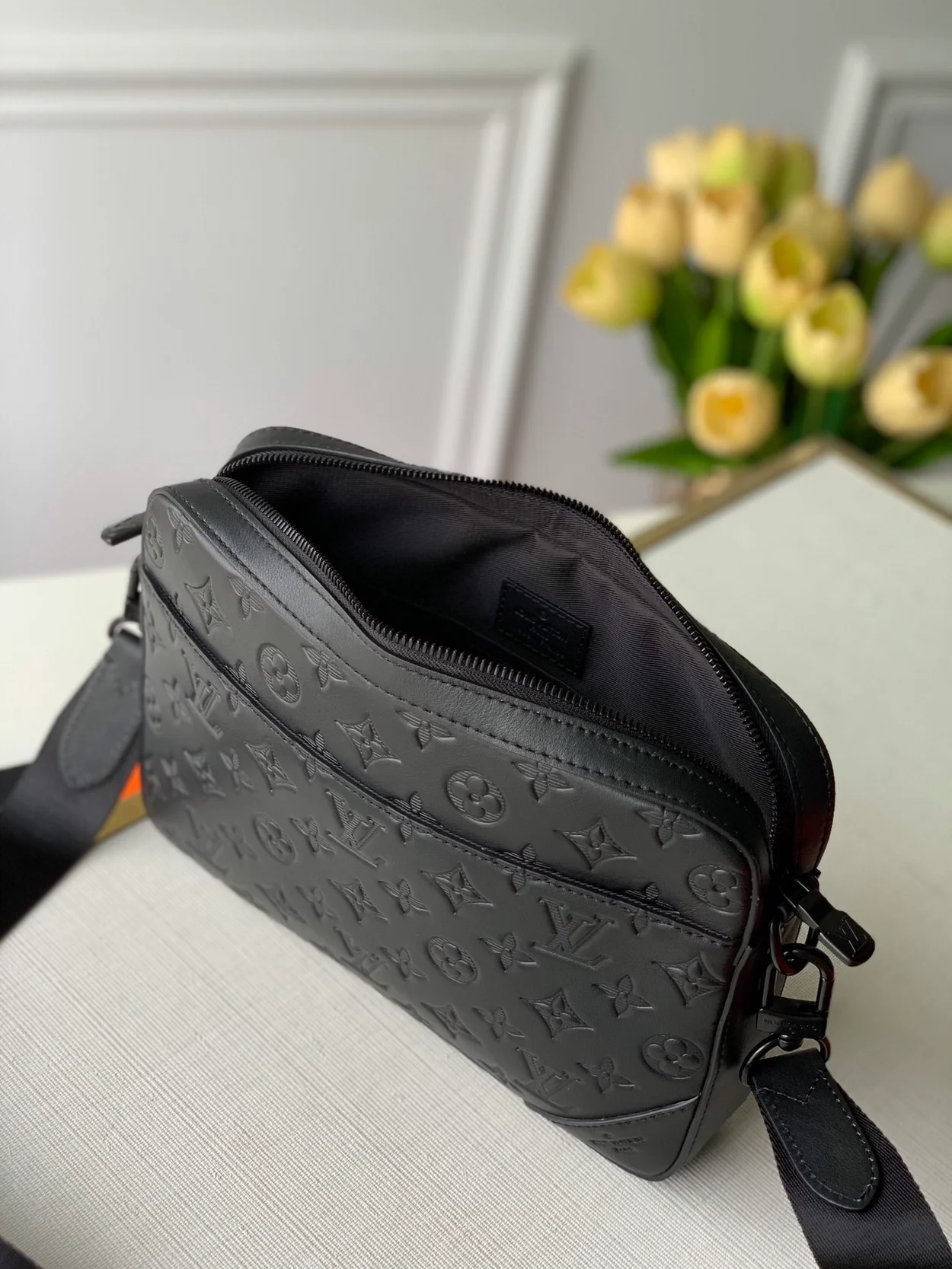 루이비통 듀오 메신저 백 M69827