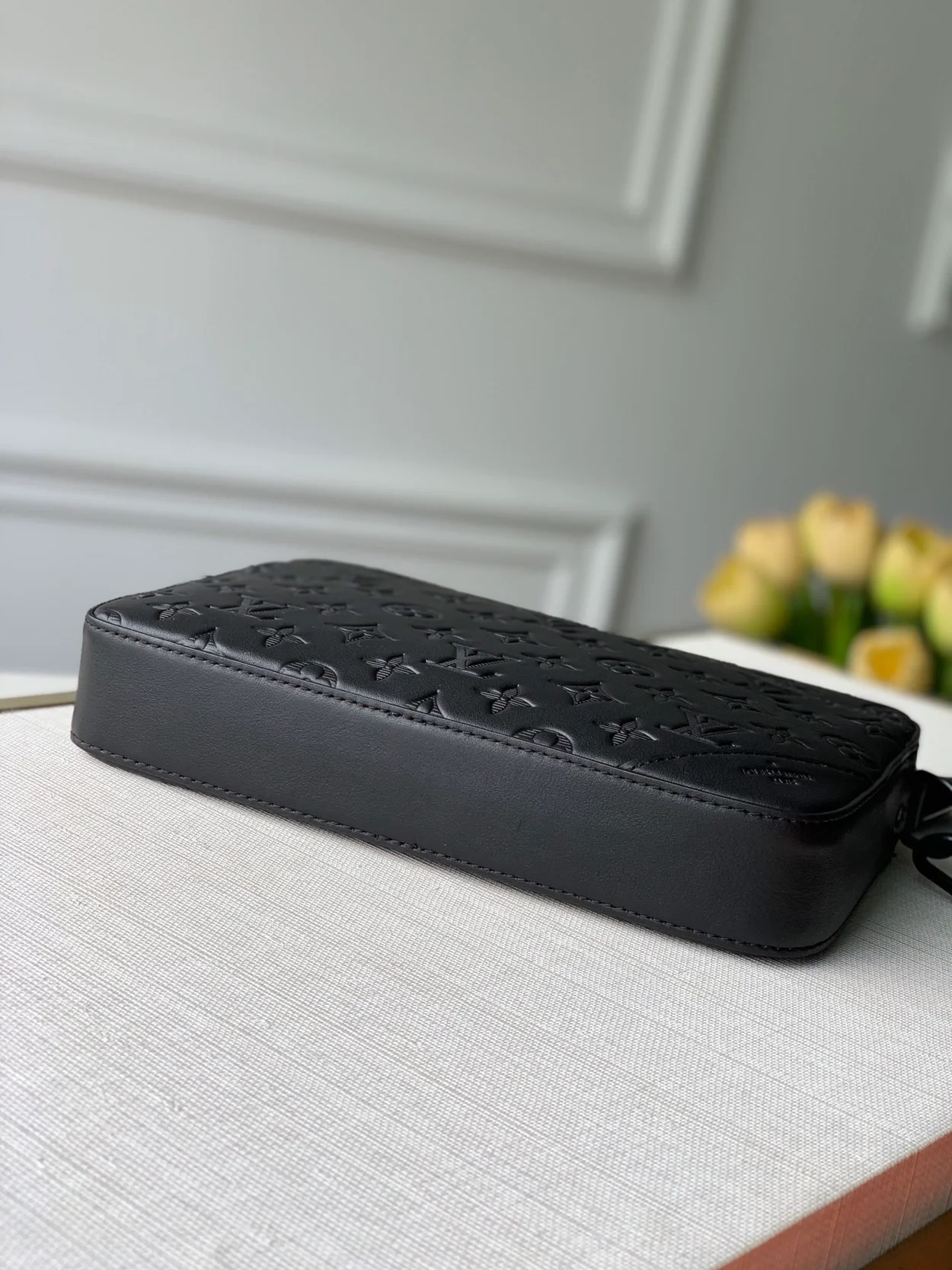 루이비통 듀오 메신저 백 M69827