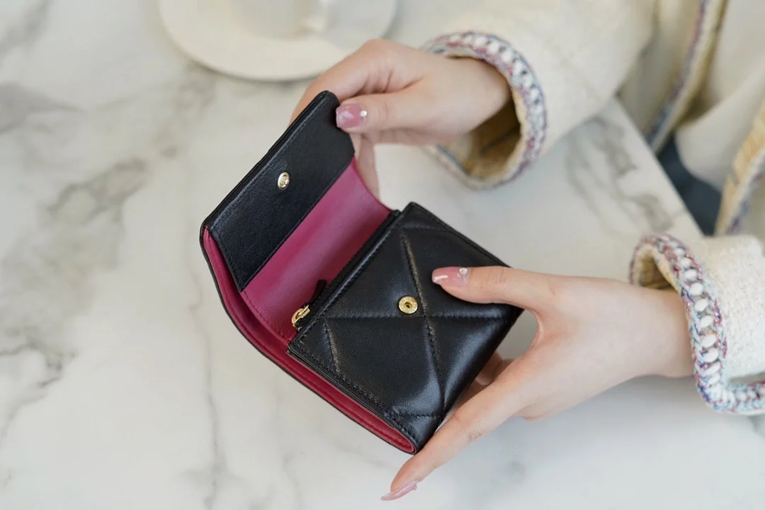 샤넬 19 램스킨 스몰 플랩 지갑