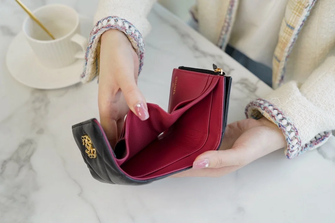 샤넬 19 램스킨 스몰 플랩 지갑