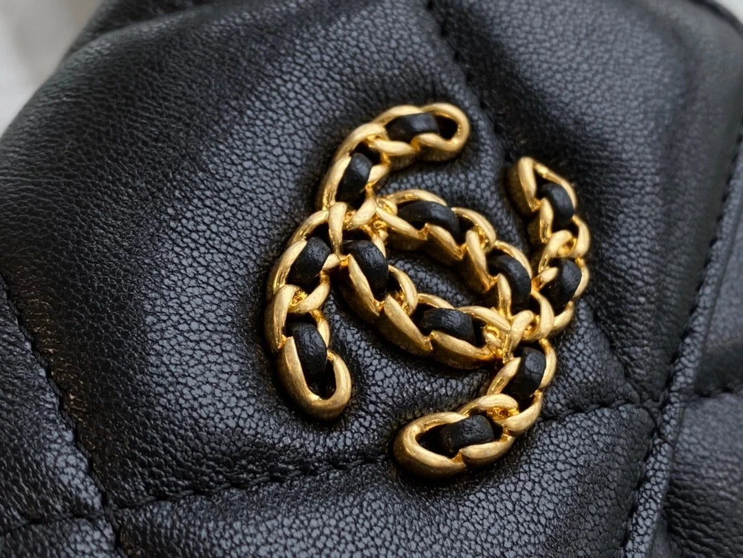 샤넬 19 램스킨 스몰 플랩 지갑