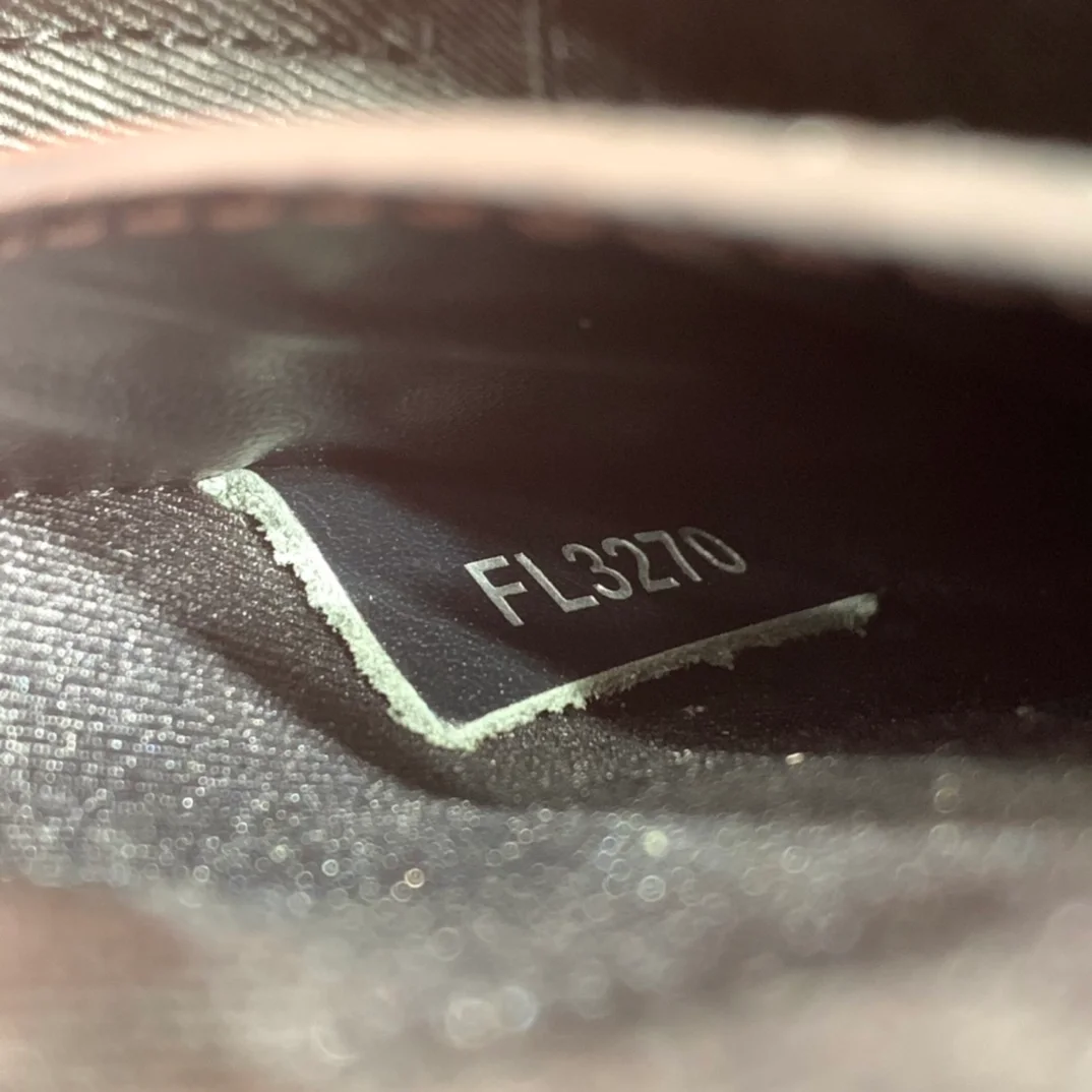 루이비통 크리스토퍼 웨어러블 월렛 M69404