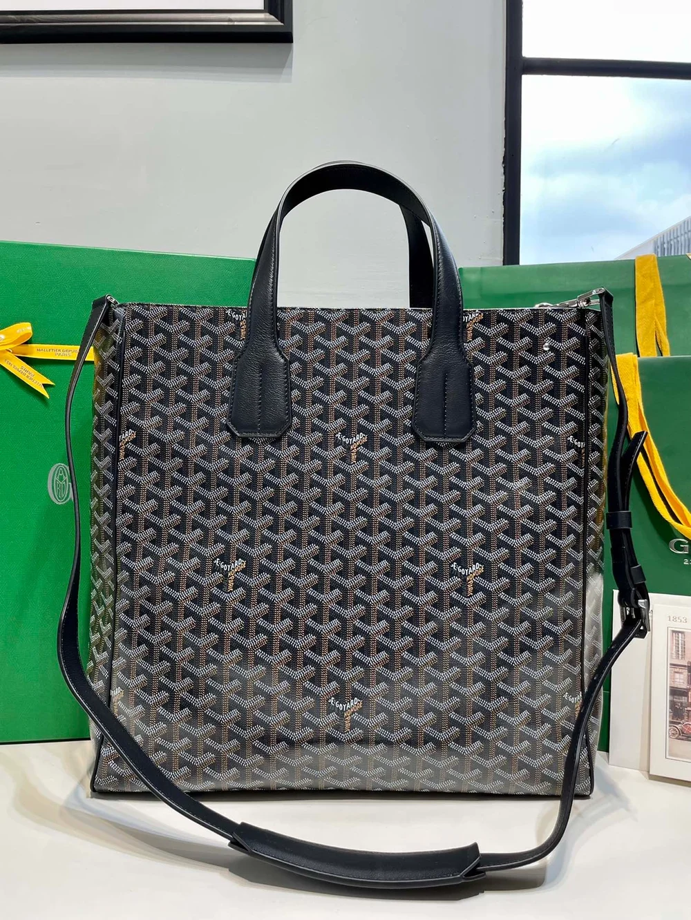 고야드 볼테르 백 블랙