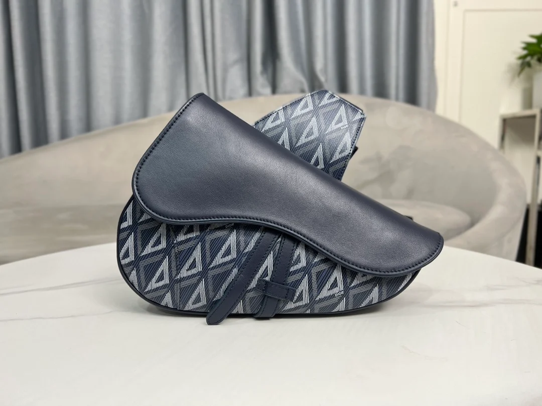 디올 다이아몬드 캔버스 새들 백 네이비